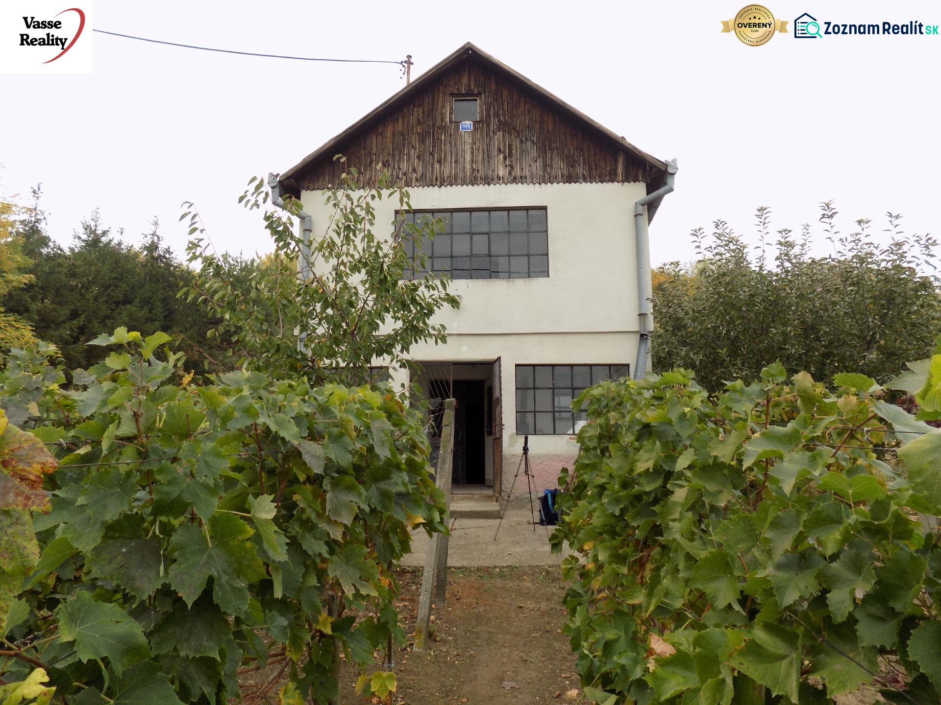 Na predaj viničný domček s vinicou pri Štúrove .