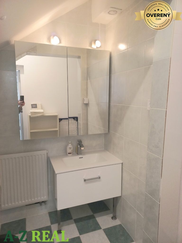 Na prenájom tichý 3 izb. byt v RD s garážou a terasou, Staré Mesto – foto 10