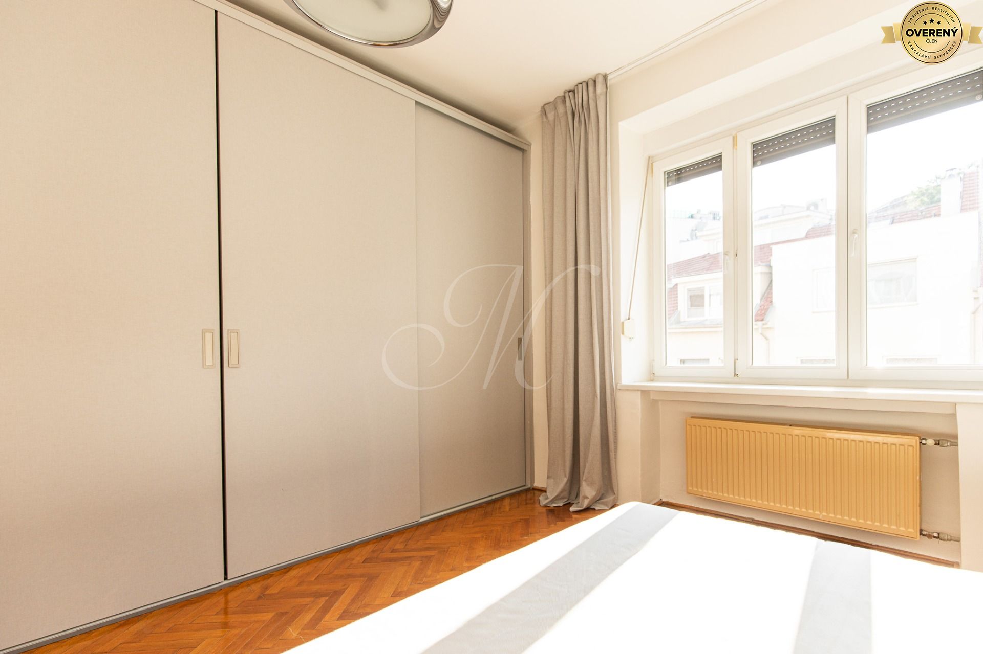 Priestranný staromestský 4i byt na prenájom, Palisády – foto 9