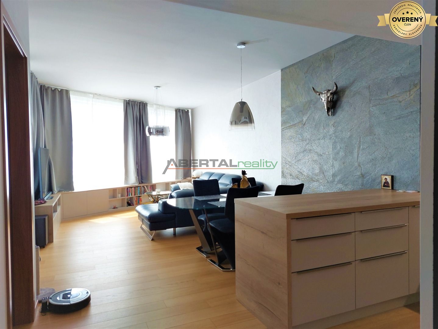 PRENÁJOM- 3i luxusný byt s terasou – SKY PARK – Továrenská, BA – foto 7