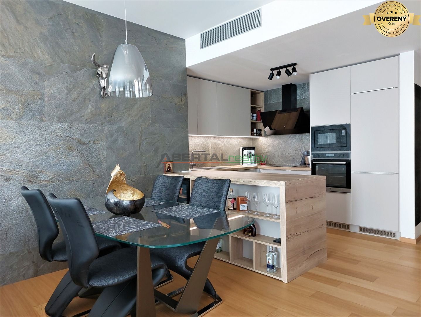 PRENÁJOM- 3i luxusný byt s terasou – SKY PARK – Továrenská, BA – foto 6