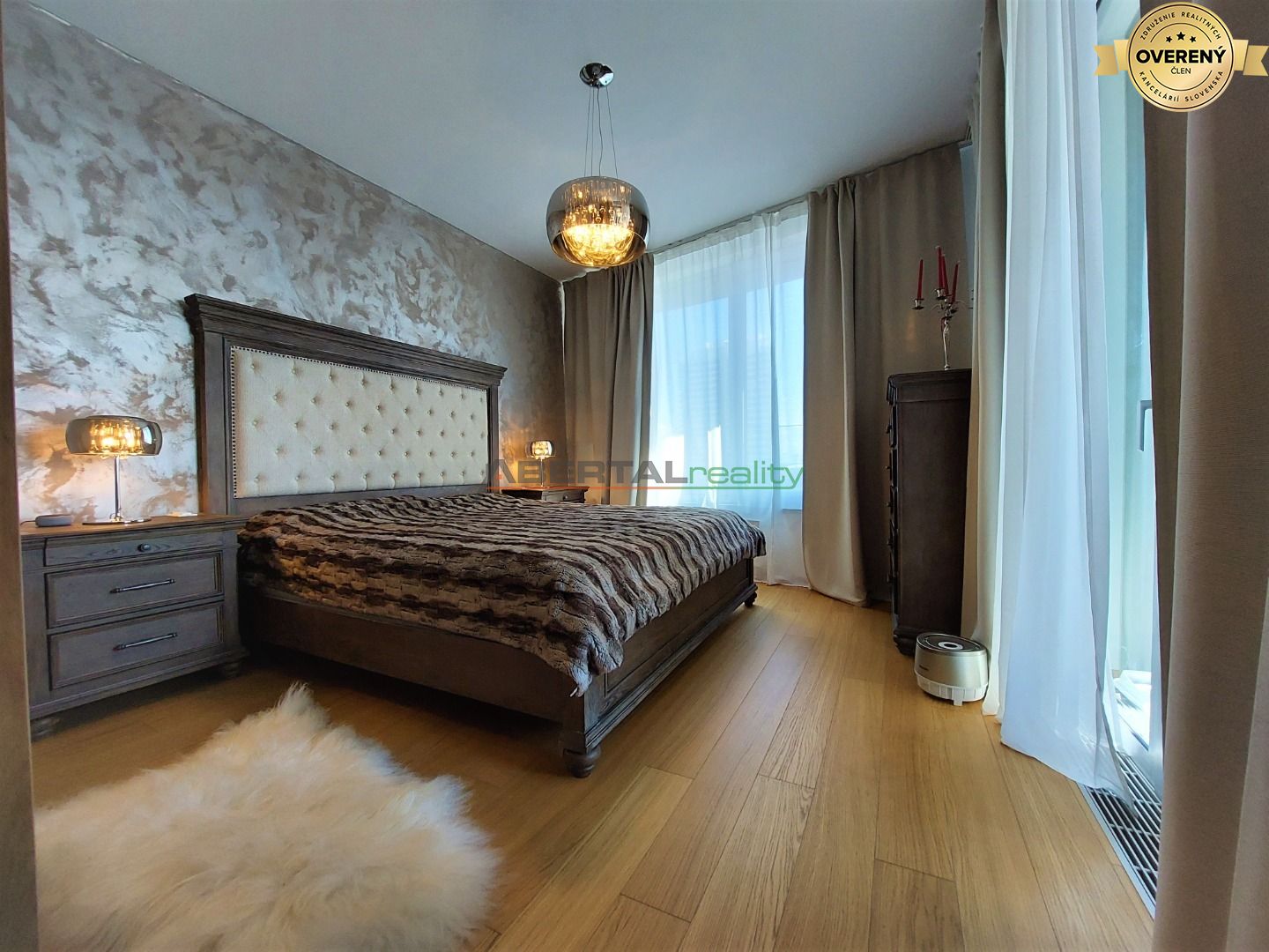 PRENÁJOM- 3i luxusný byt s terasou – SKY PARK – Továrenská, BA – foto 9