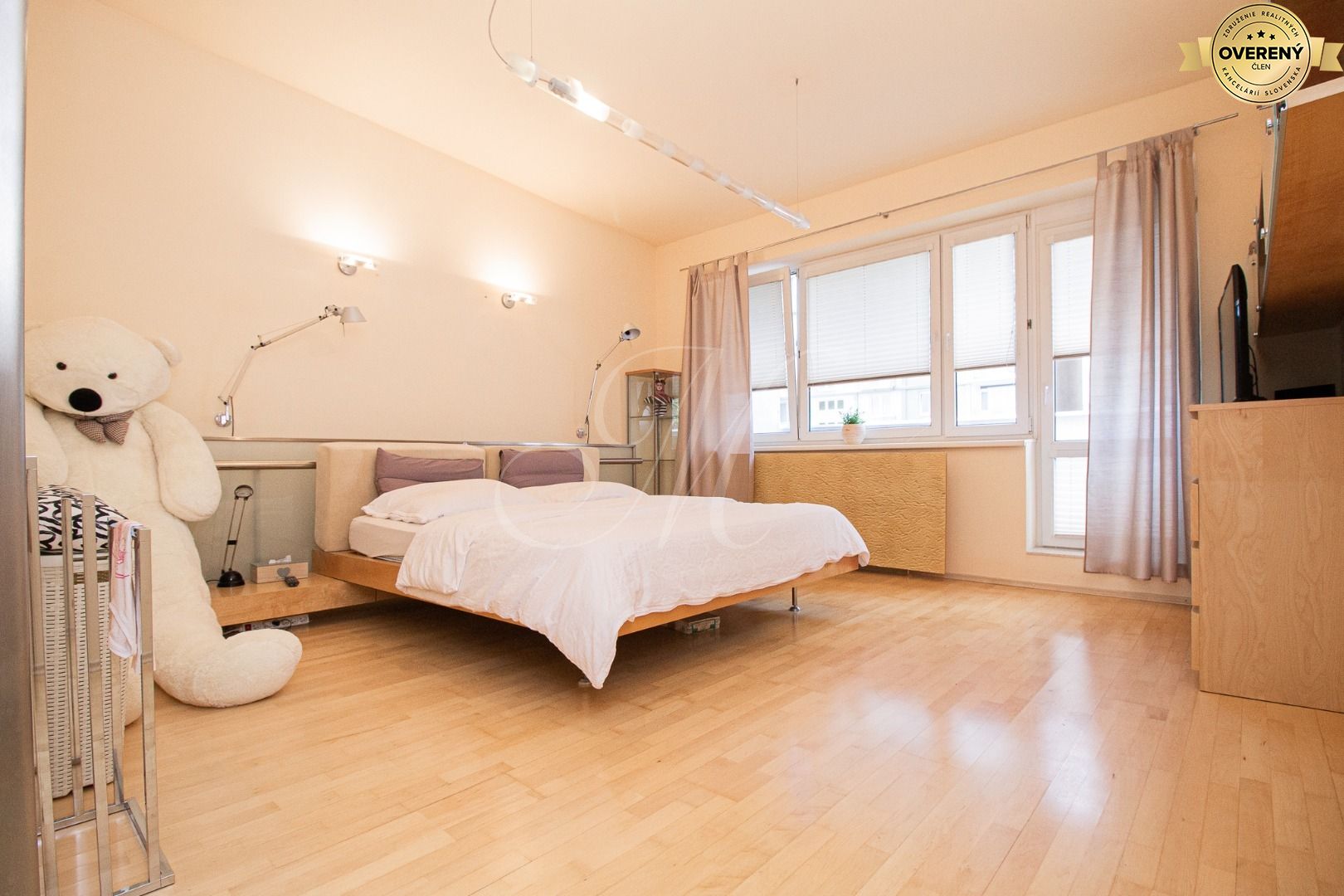 Nadštandardný 3‑izbový mezonetový byt + parking, balkón – foto 9