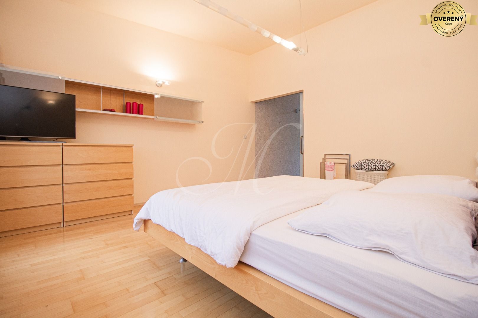Nadštandardný 3‑izbový mezonetový byt + parking, balkón – foto 10