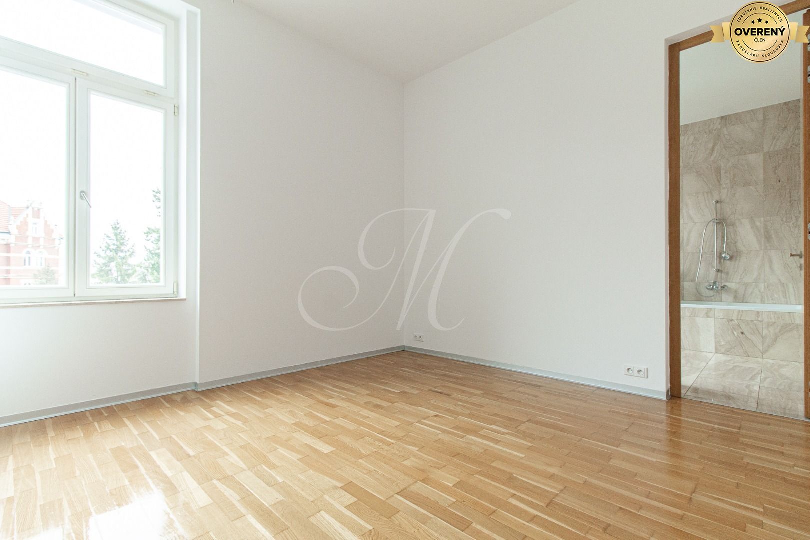 Veľký luxusný 4 izbový byt s parkovaním a terasou – foto 8