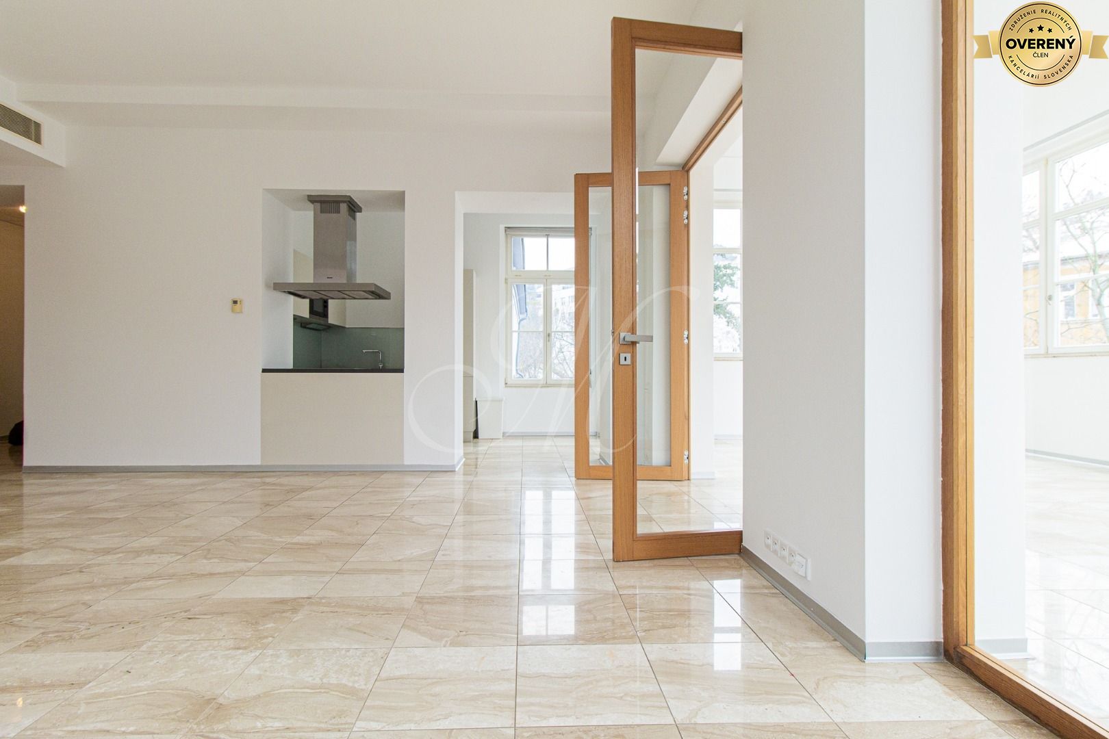 Veľký luxusný 4 izbový byt s parkovaním a terasou – foto 6