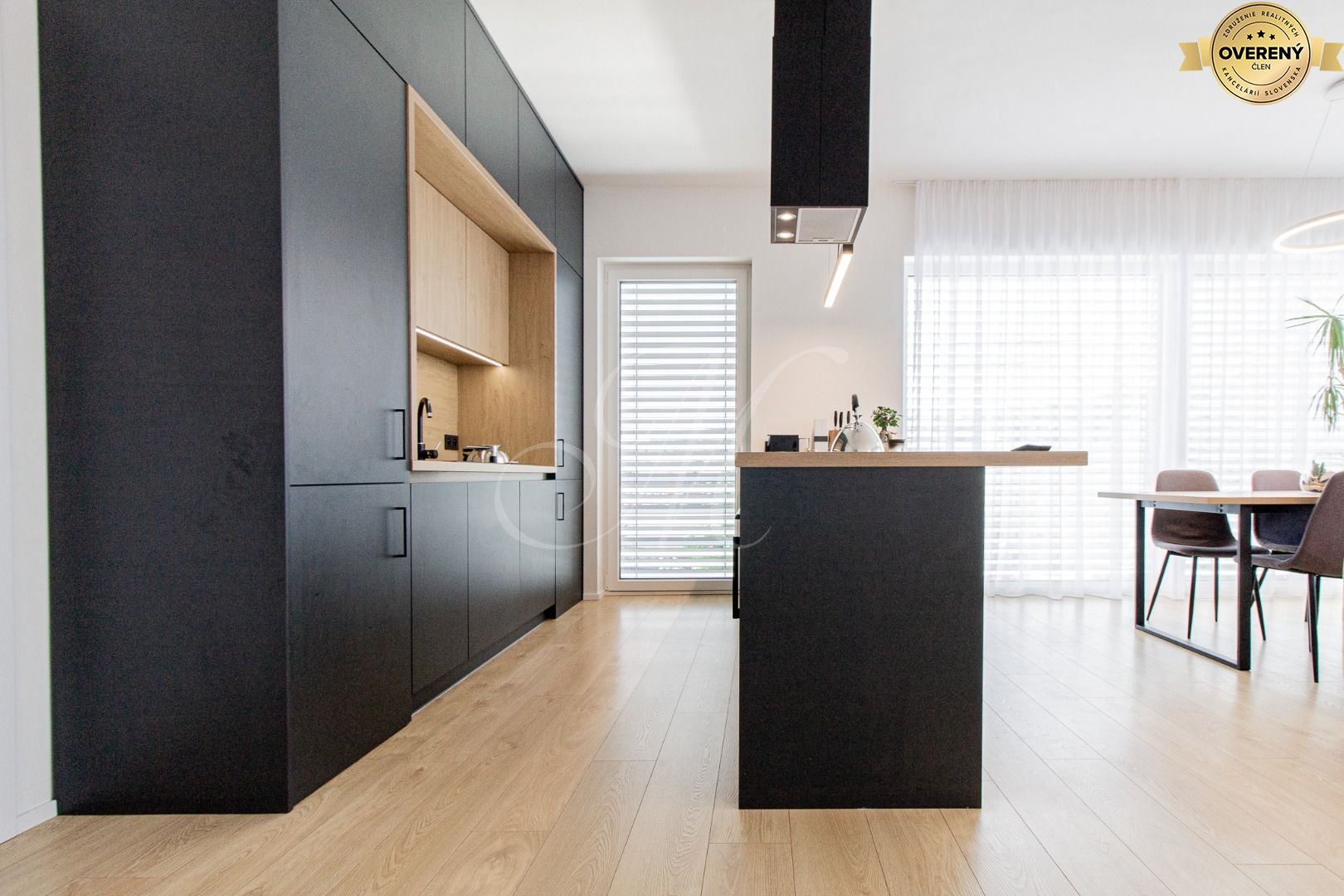 Luxusný slnečný 4 izbový byt s parkovaním – foto 4