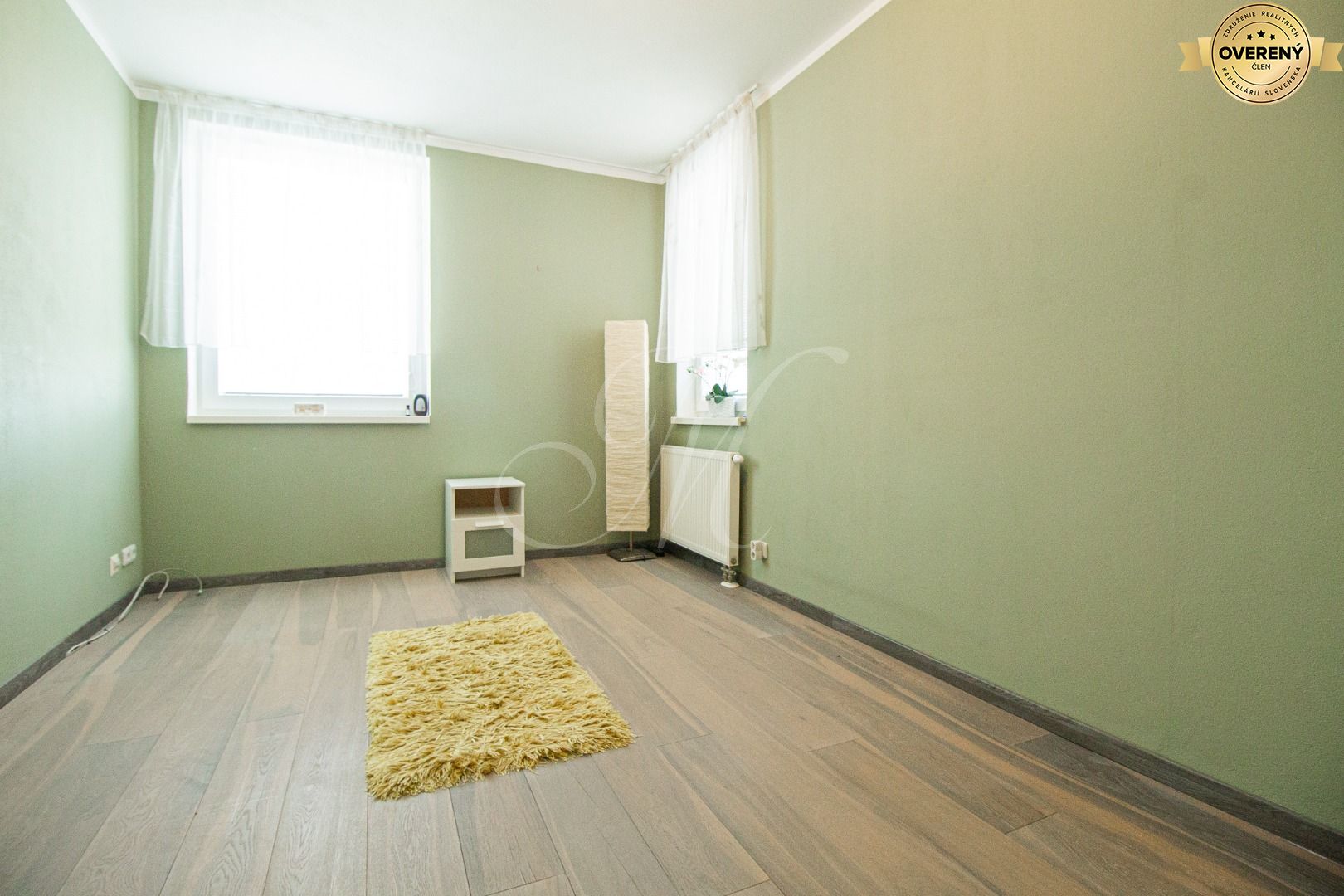Priestranný svetlý 4 izbový byt s parkovaním – foto 10