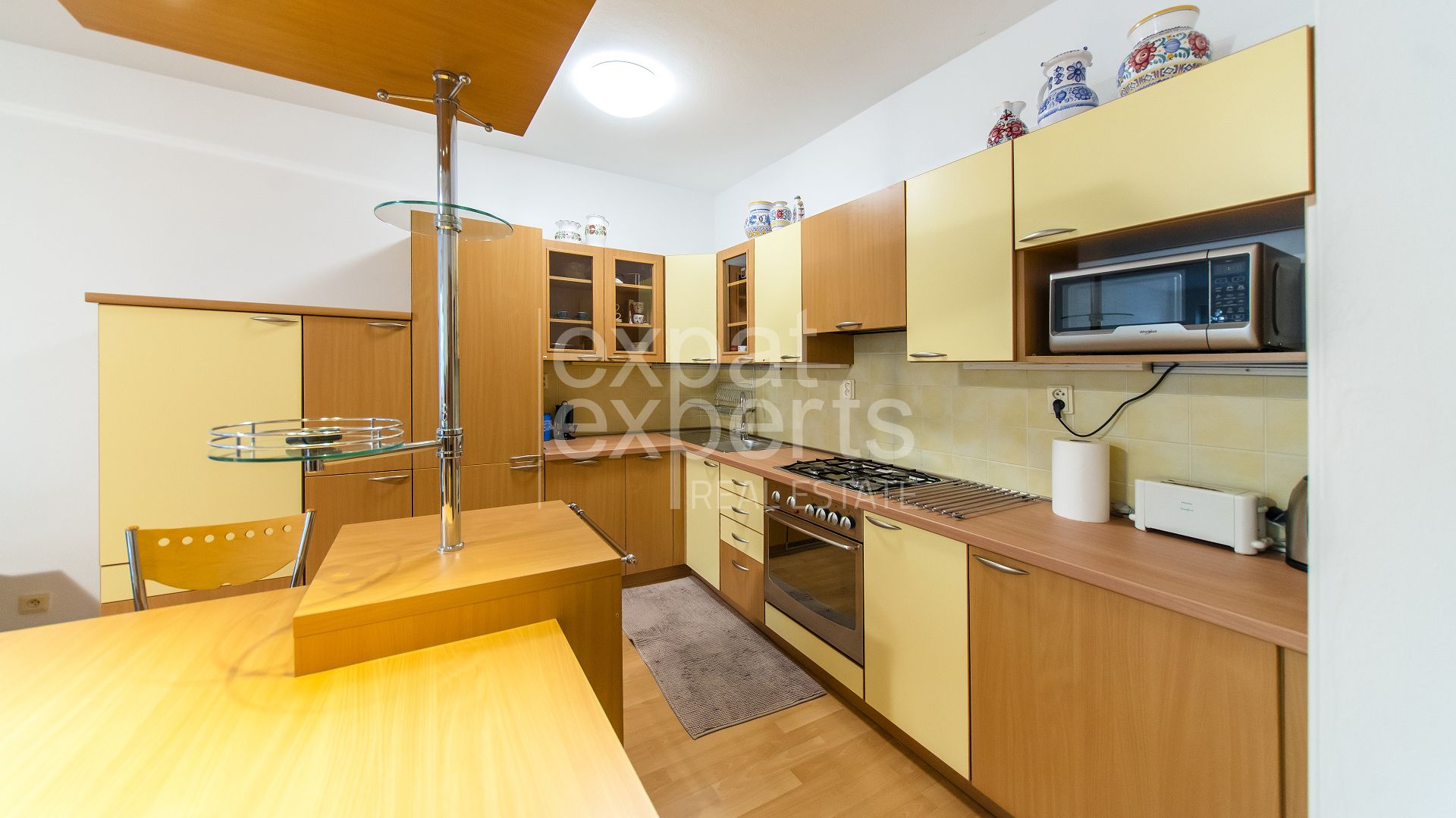 Veľkometrážny 2i byt 80m2, s balkónom a A/C vo výbornej lokalite – foto 5