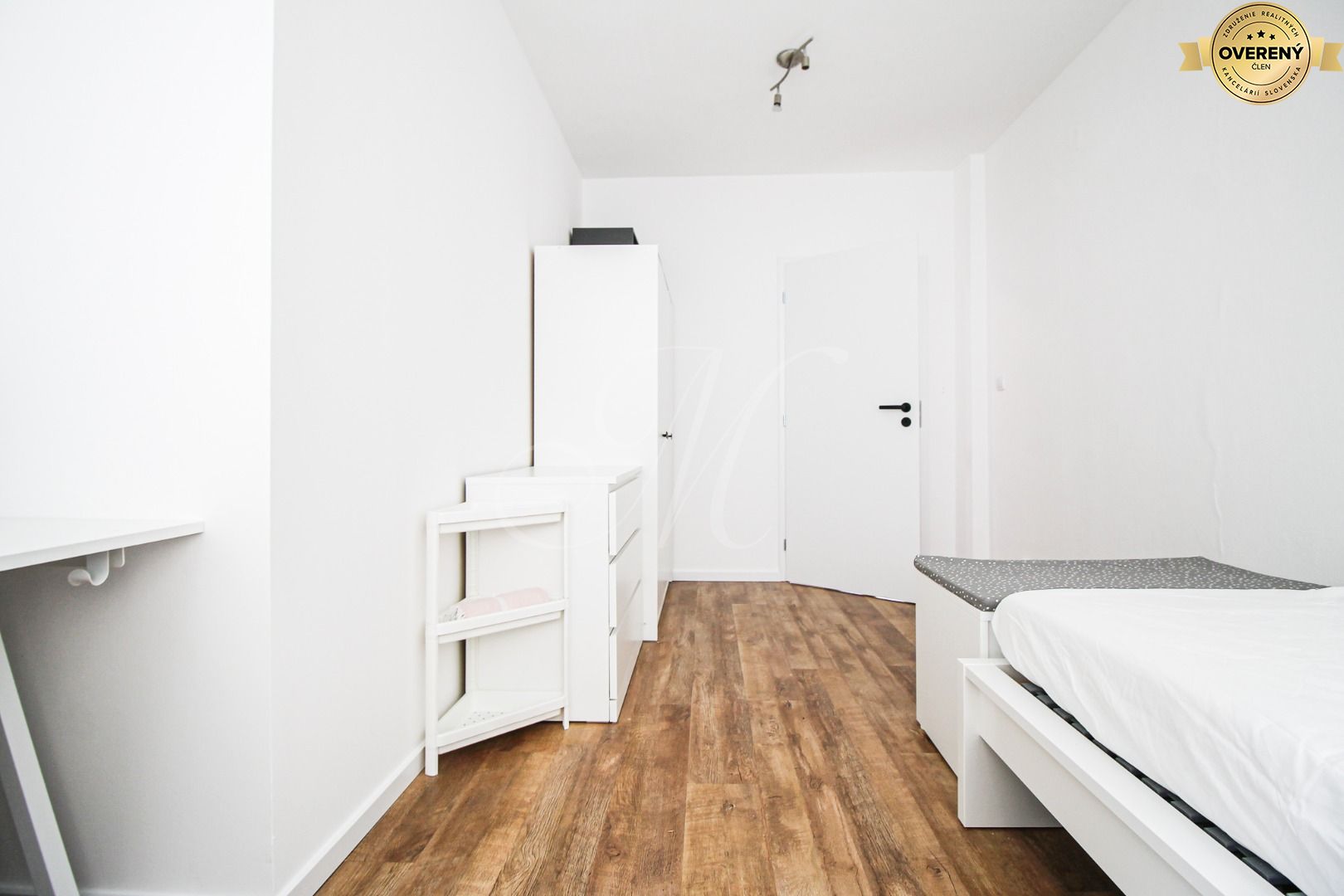 Priestranný 5 izbový byt s parkovan – foto 9