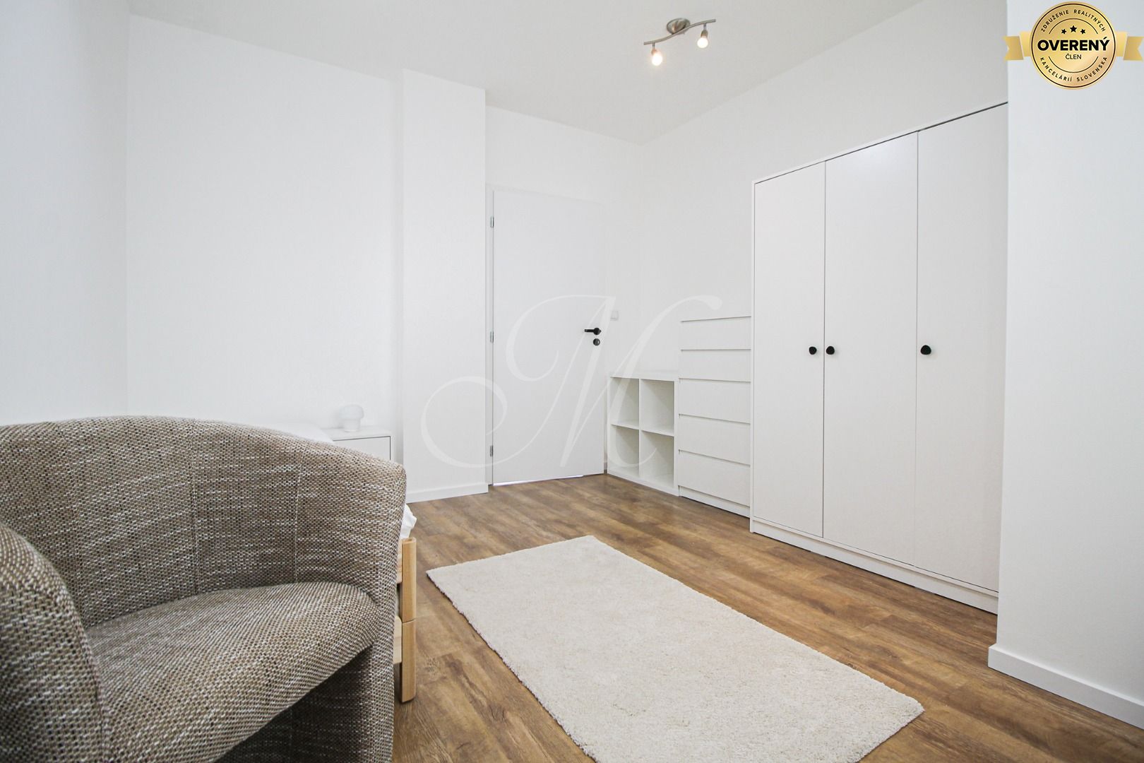 Priestranný 5 izbový byt s parkovan – foto 7