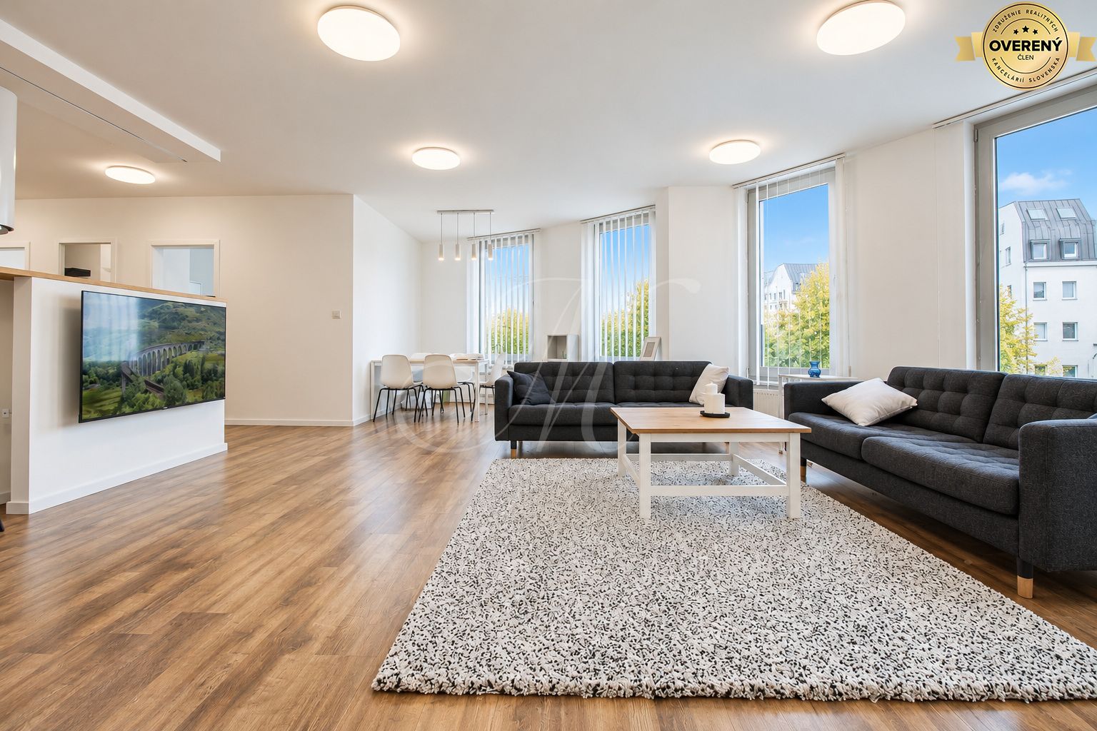 Priestranný 5 izbový byt s parkovan – foto 2