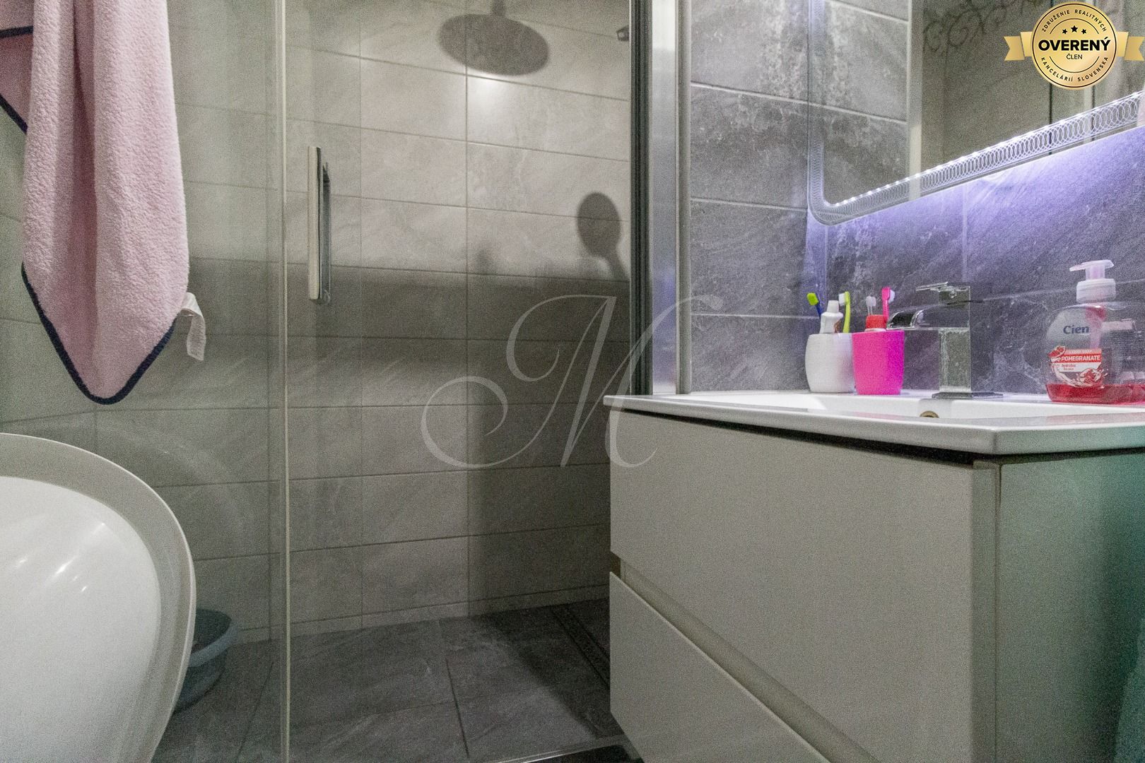 Slnečný 2 izbový byt s lodžiou – foto 7