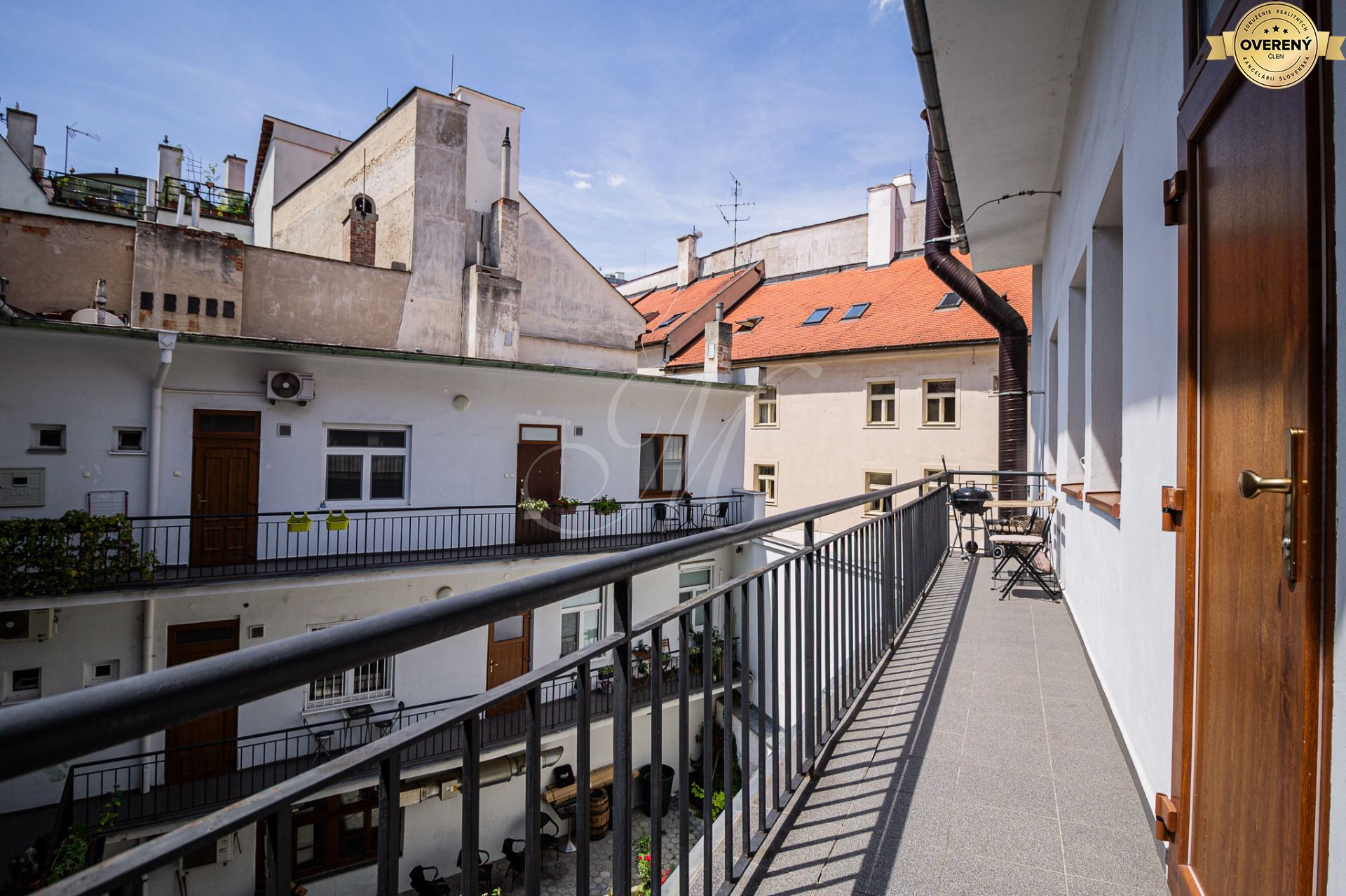 Nadštandardný staromestský 2i byt s vysokými stropmi – foto 9