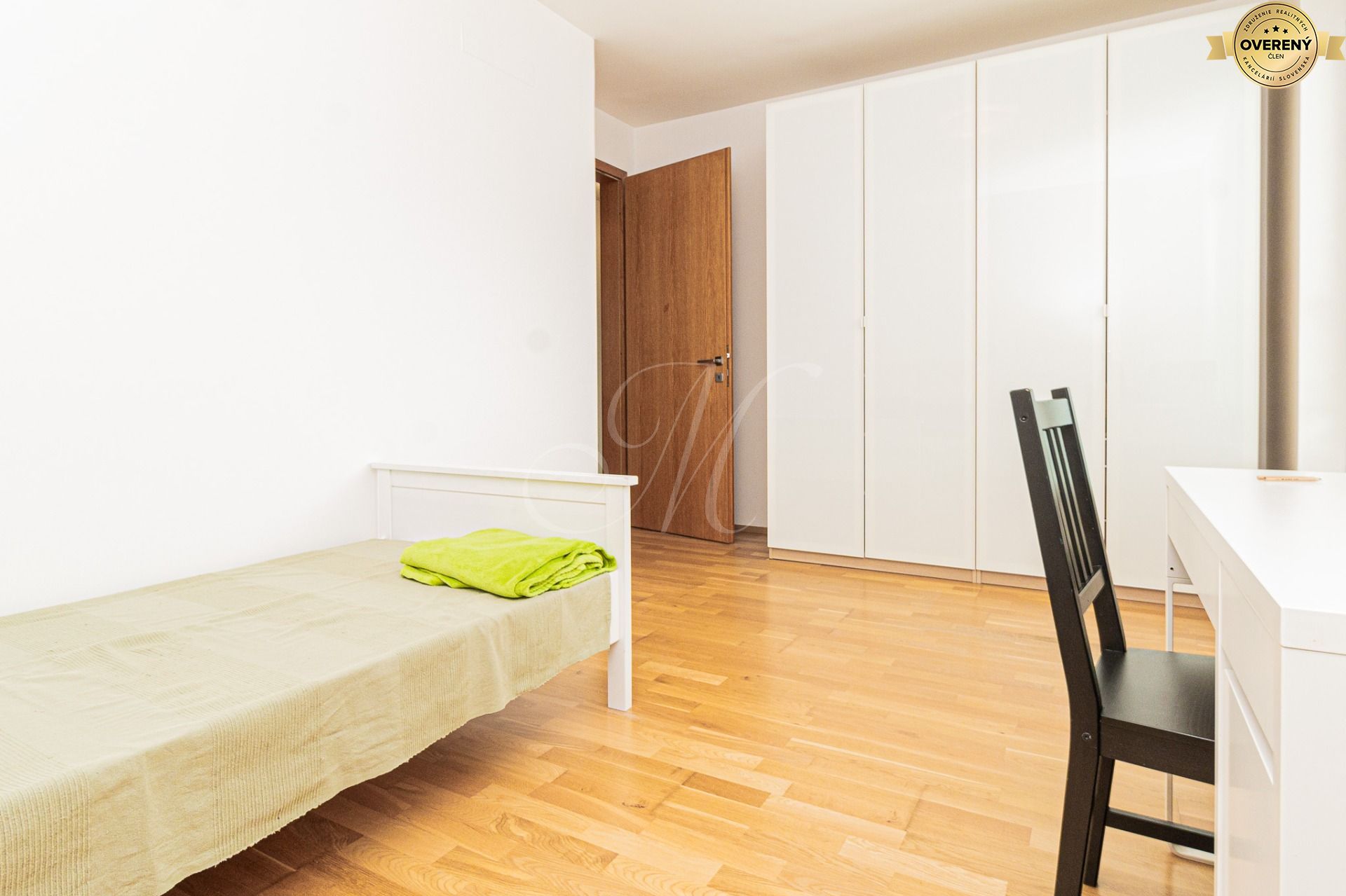 Priestranný svetlý 4i byt s parkovaním – foto 9