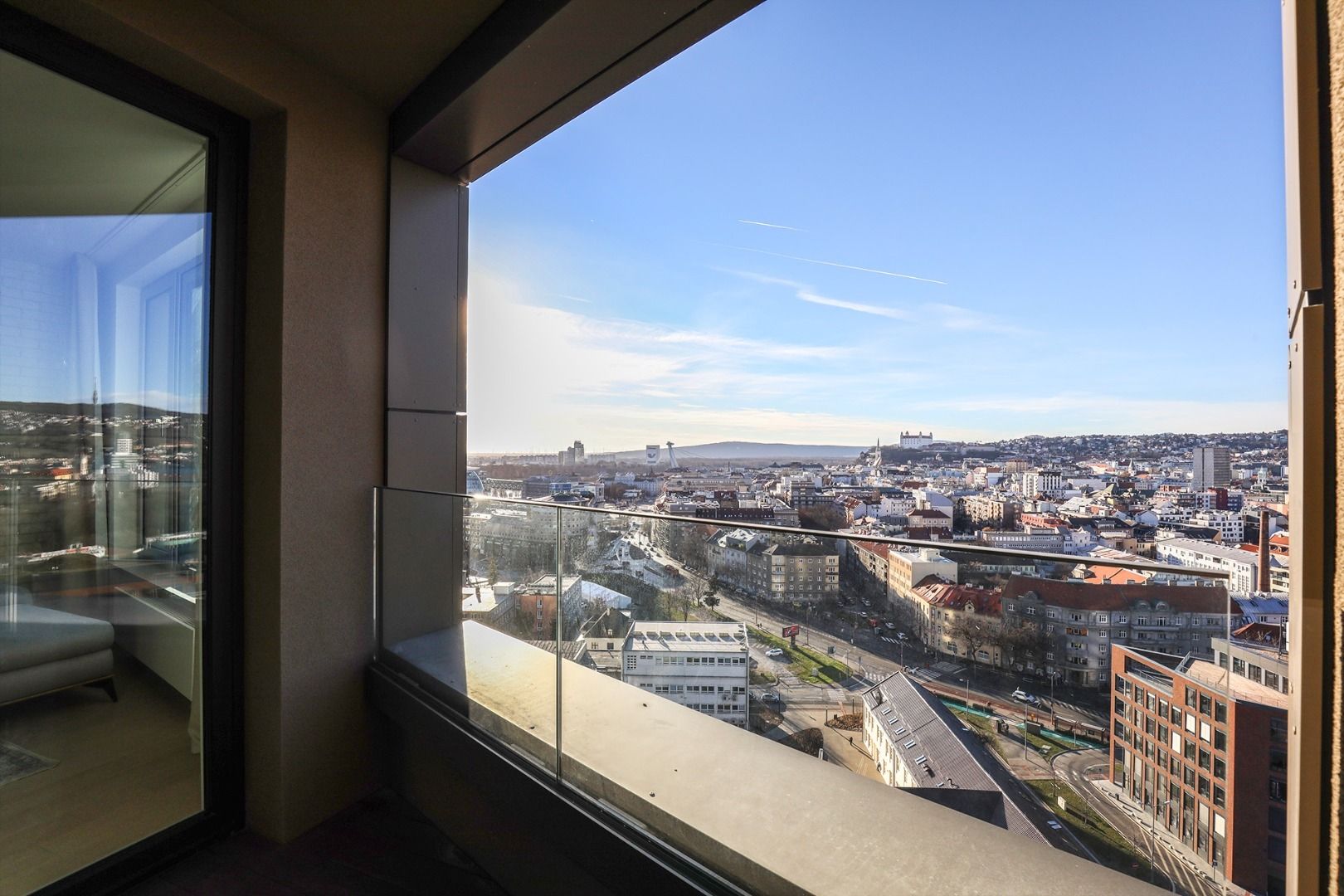 I PREDAJ - Západný 2‑i. byt, veža 2, výhľad na hrad, SKY PARK – foto 2