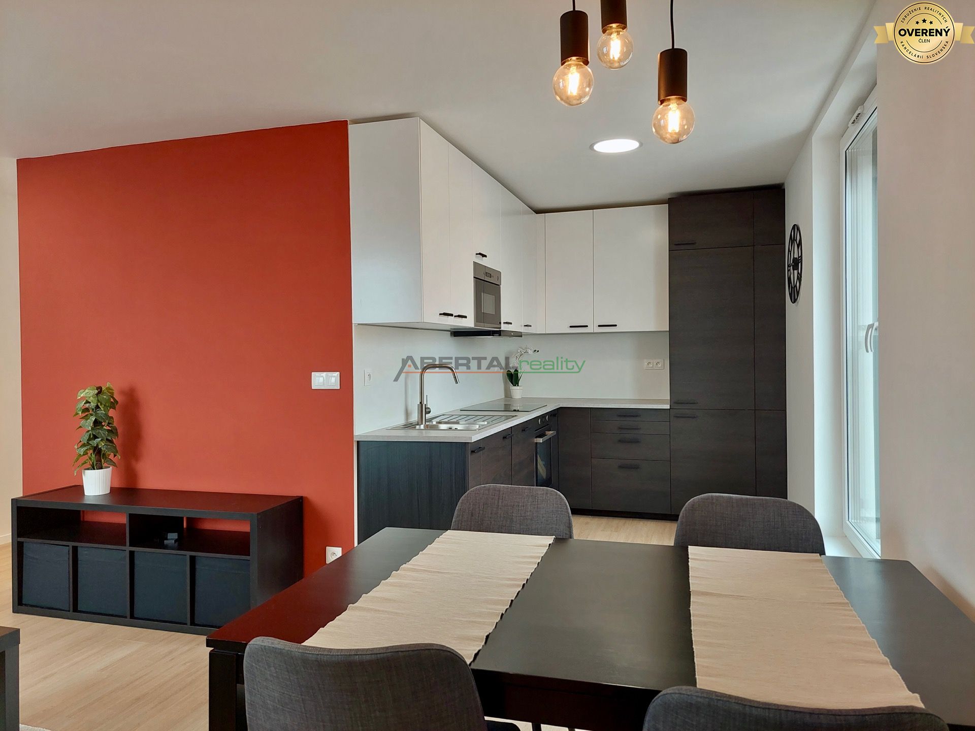 Úžasný byt + loft, klíma,balkón, parkovanie v garáži - Jarovce – foto 7