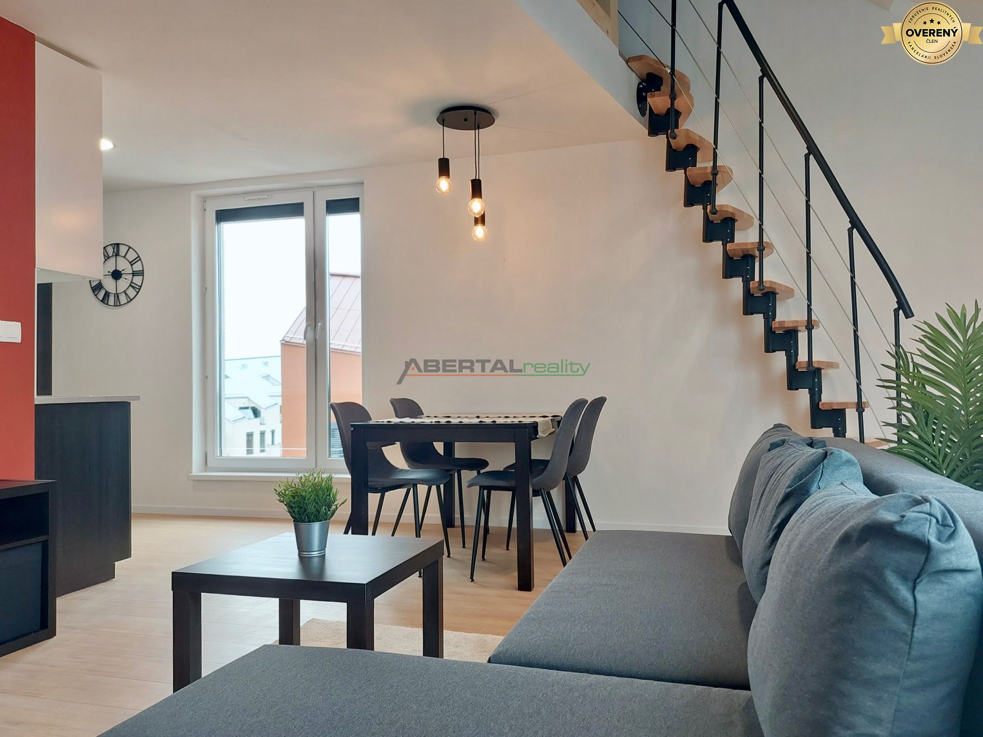 Úžasný byt + loft, klíma,balkón, parkovanie v garáži - Jarovce – foto 5