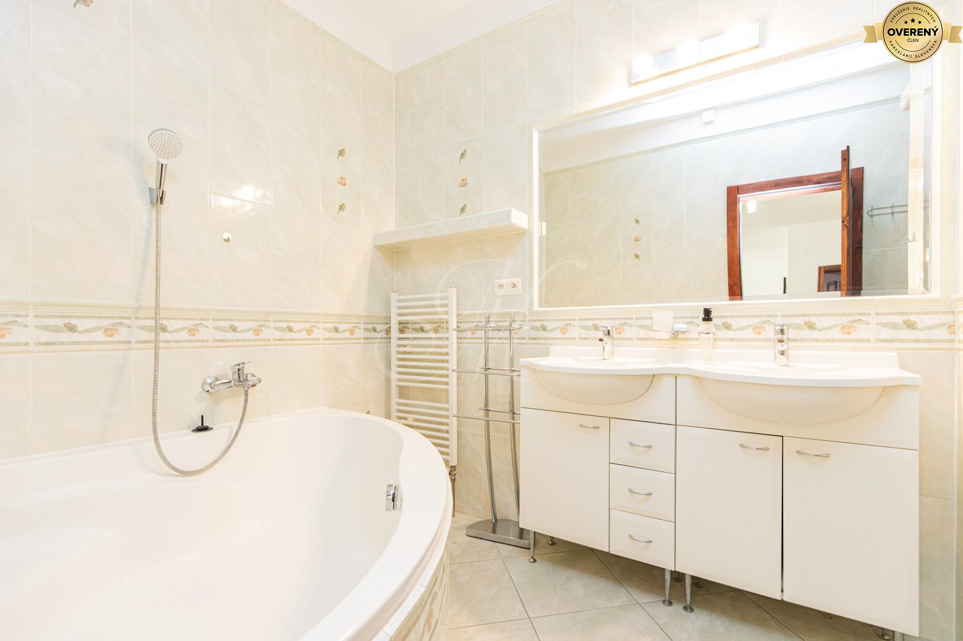 Krásny 3i byt s balkónom na prenájom – foto 10