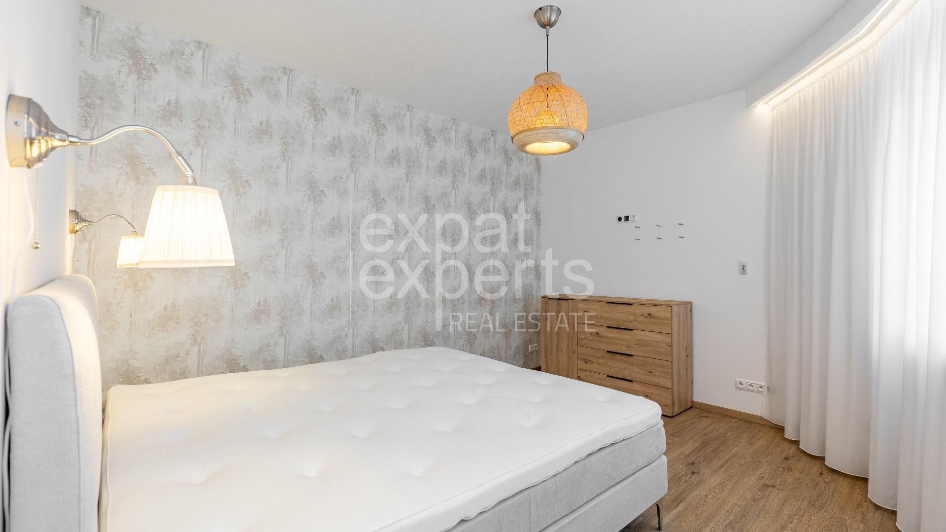 Nadštandardný 4i byt 117m2 pri Slavíne, s terasou a výhľadom na hrad – foto 9