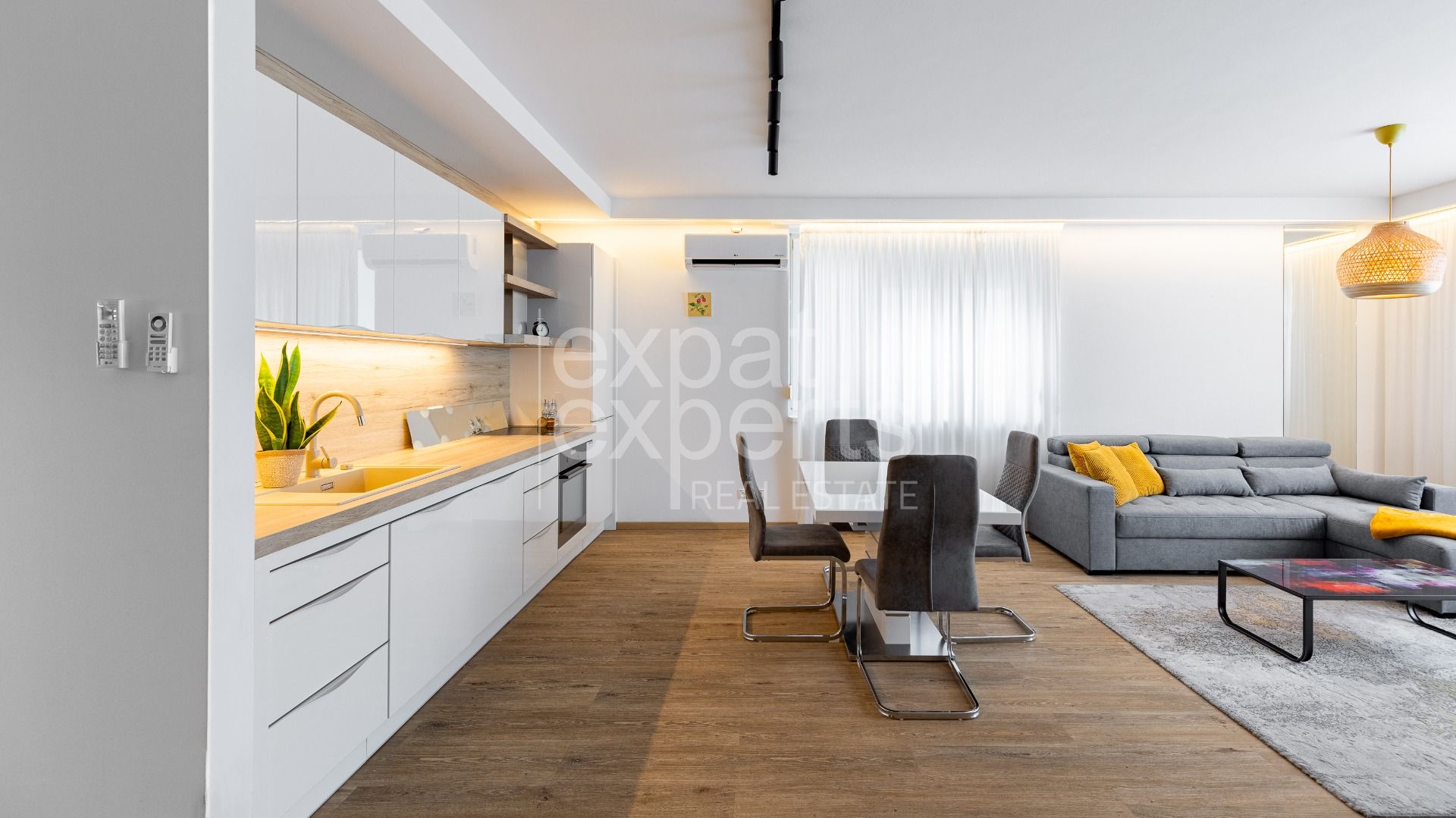 Nadštandardný 4i byt 117m2 pri Slavíne, s terasou a výhľadom na hrad – foto 5
