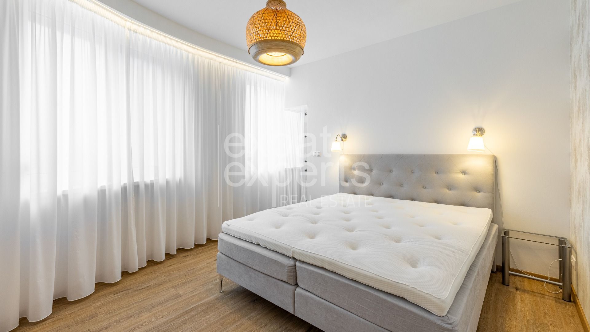Nadštandardný 4i byt 117m2 pri Slavíne, s terasou a výhľadom na hrad – foto 7