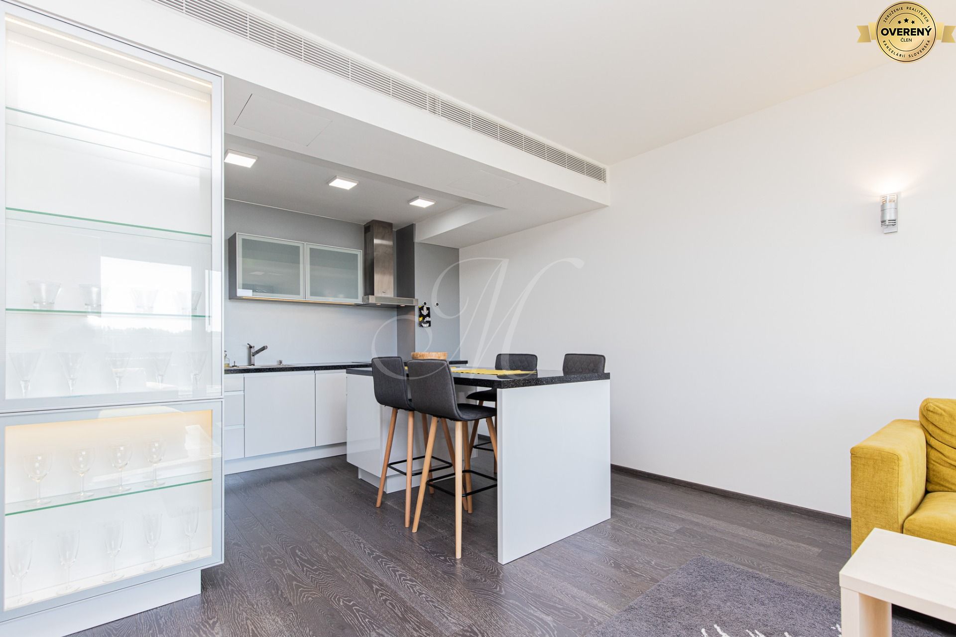 Výnimočný 2i byt s terasou (15m2) v Eurovei – foto 3