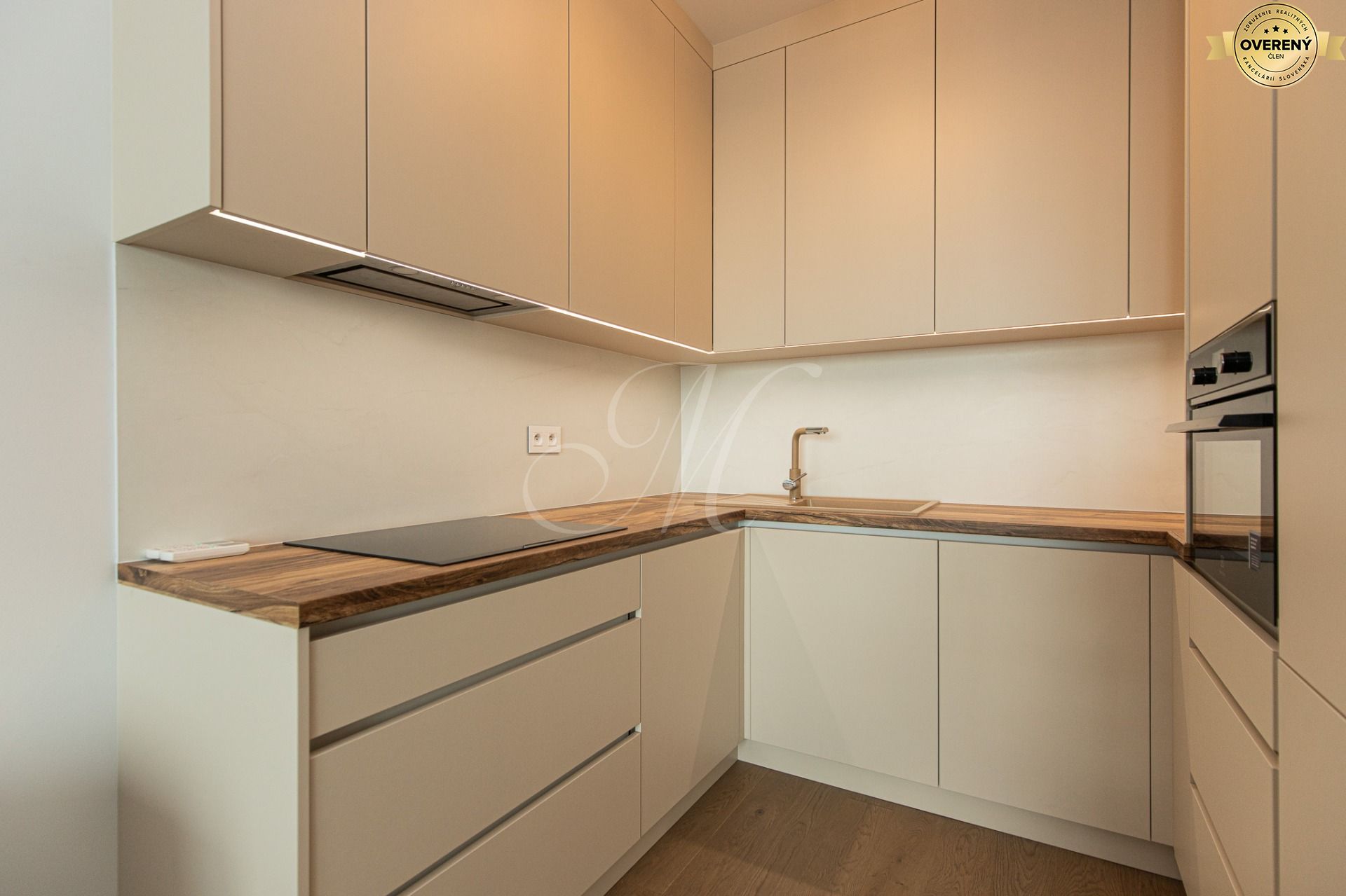 Výnimočný 2i byt s terasou na 34. posch v Eurovea TOWER – foto 5