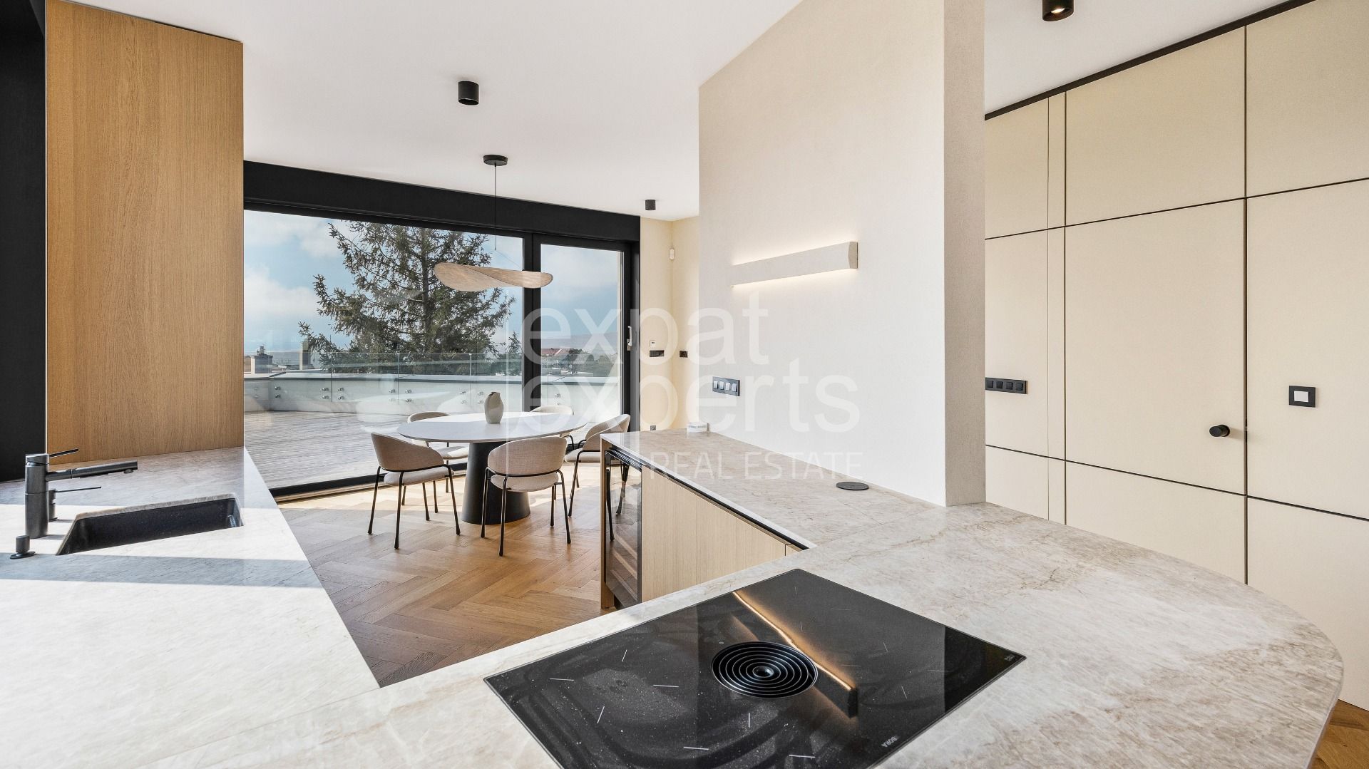 Luxusný, dizajnový 5i mezonet 250m2, 3x terasa, dvojgaráž, vo vile – foto 3