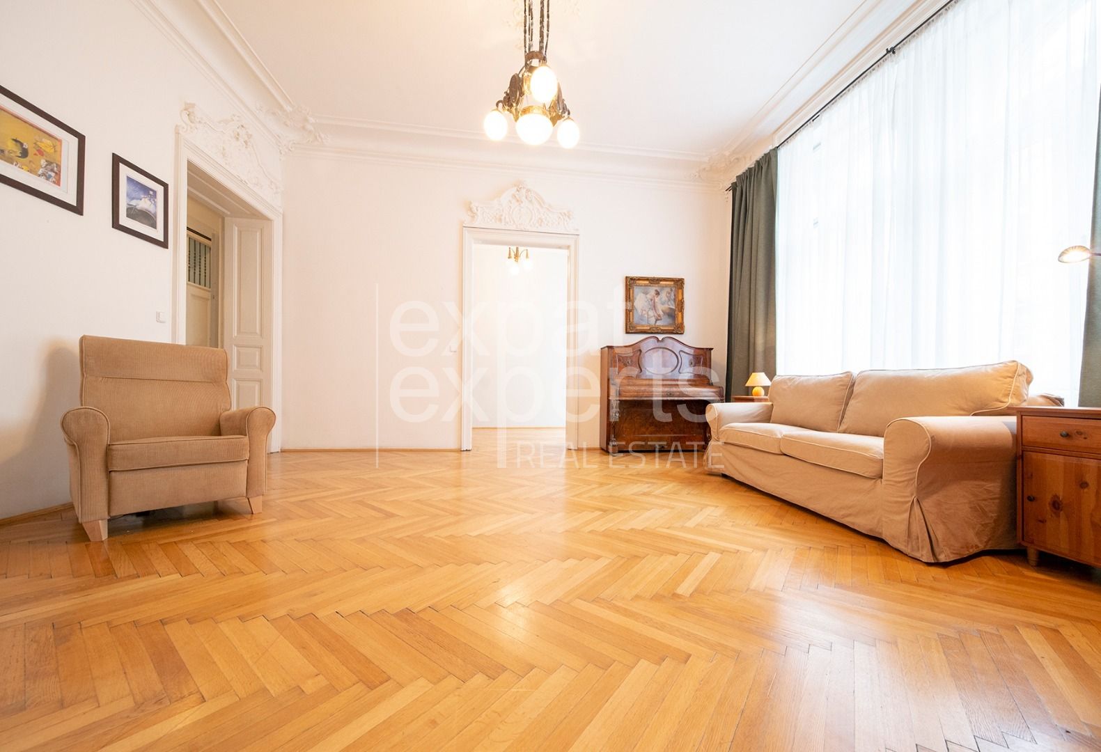 Unikátny 4i byt 120m2, štukatúra, parkety a vysoké stropy, Palisády – foto 3
