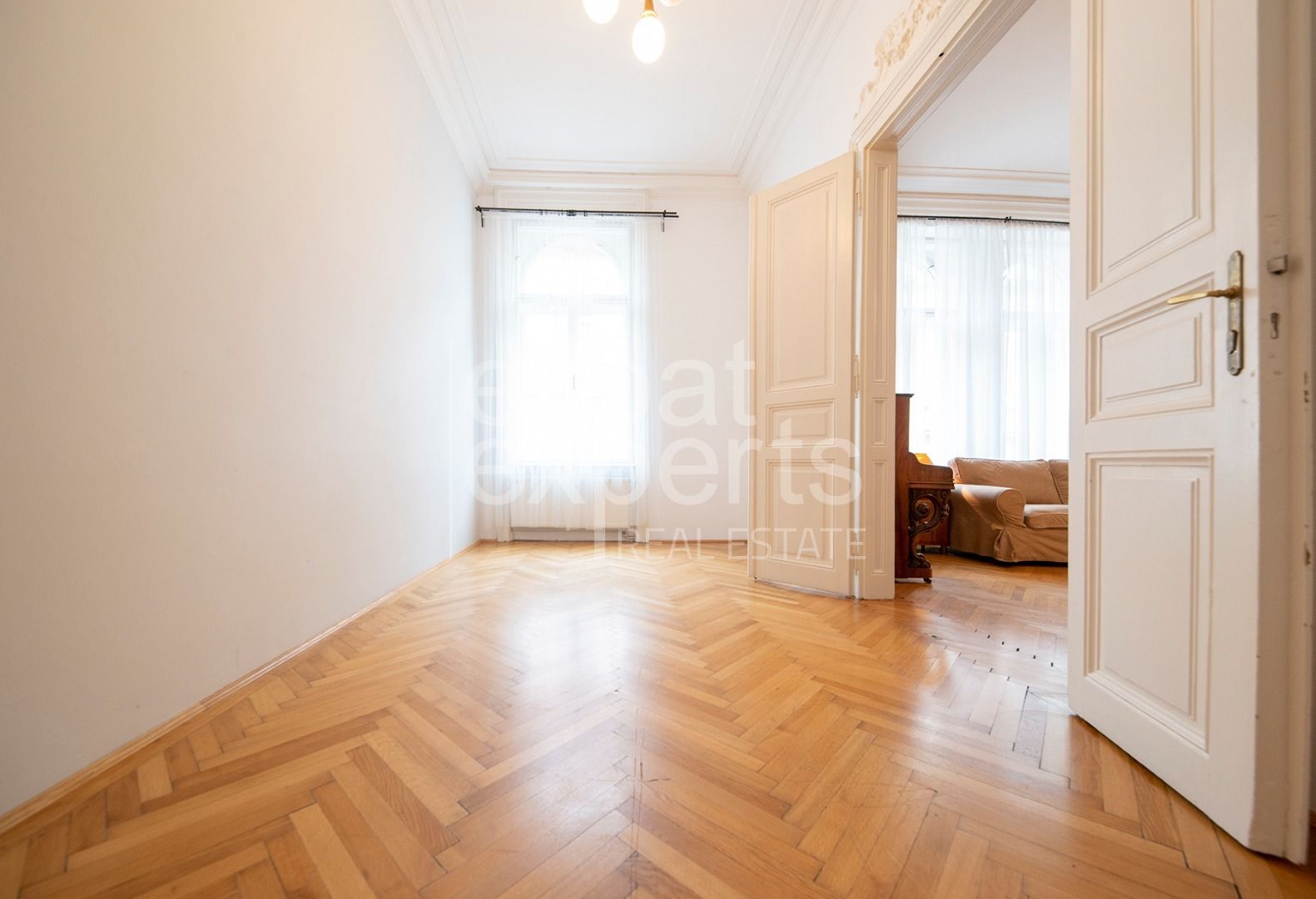 Unikátny 4i byt 120m2, štukatúra, parkety a vysoké stropy, Palisády – foto 8