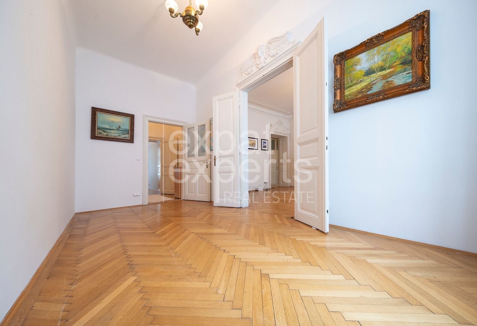 Unikátny 4i byt 120m2, štukatúra, parkety a vysoké stropy, Palisády – foto 2