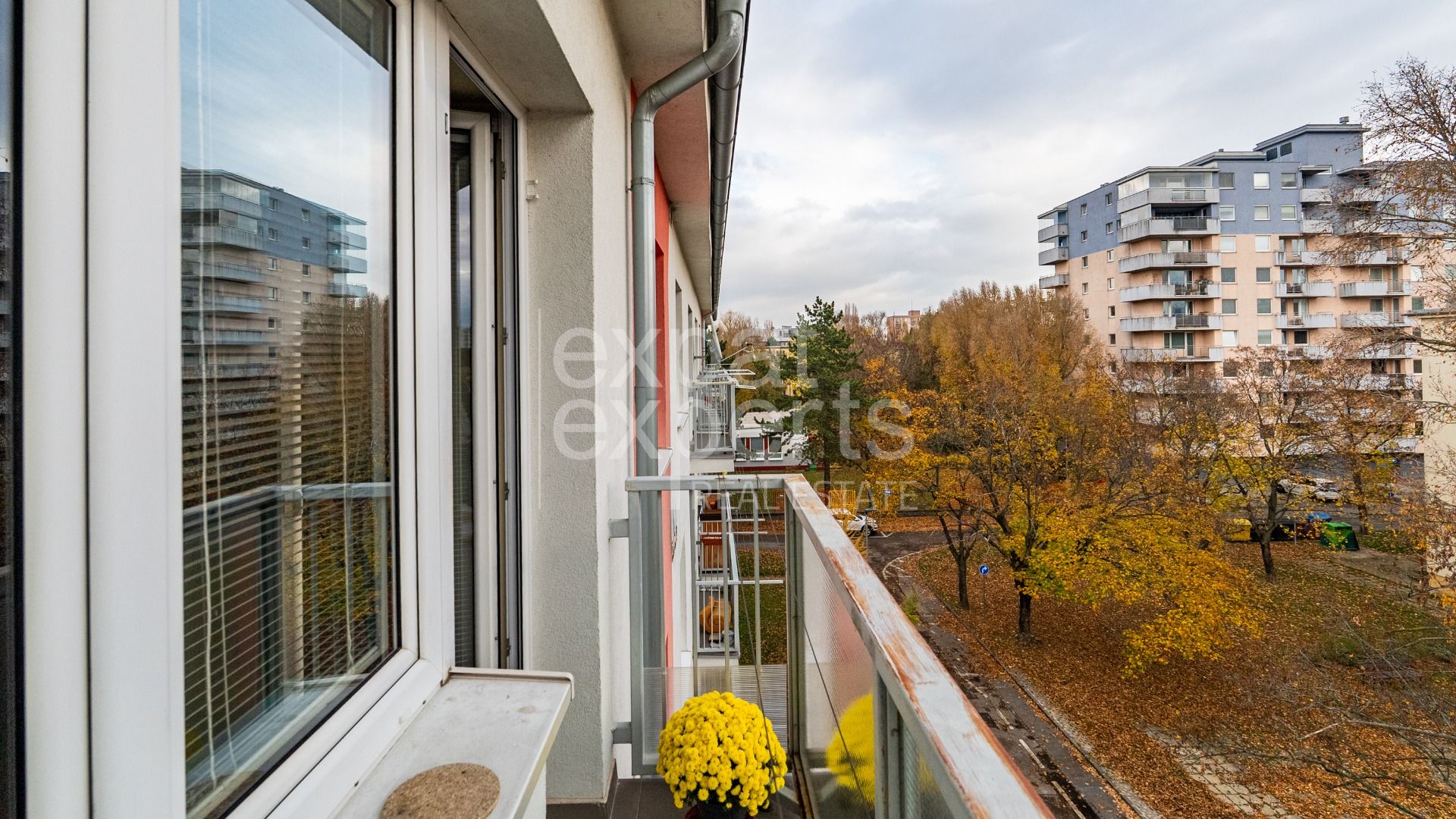 Slnečný 2i byt, 52 m2, balkón 2m2, pivnica, obľúbená časť Ružinova – foto 2