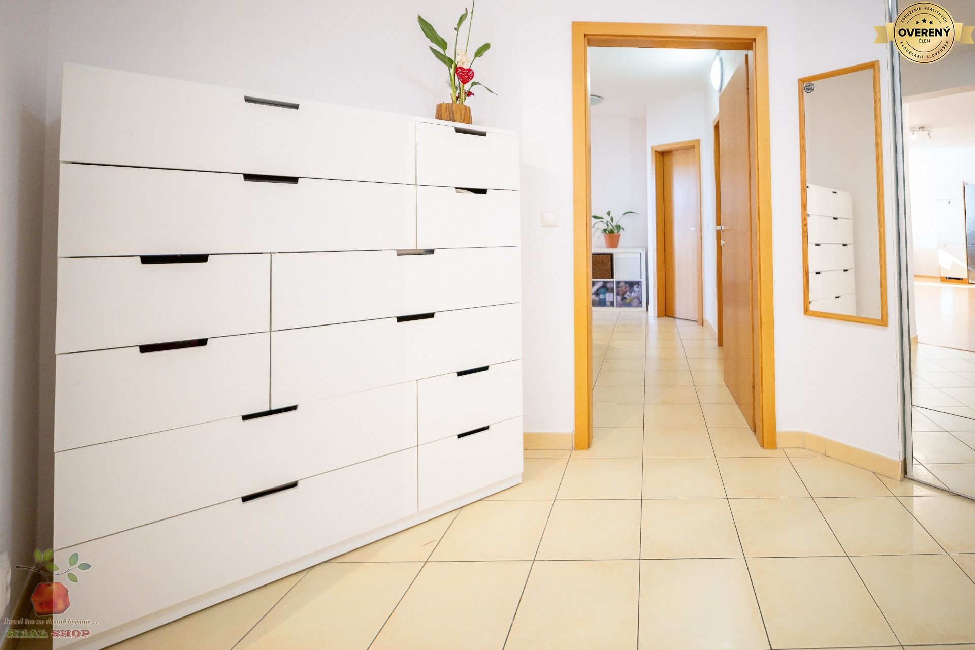 Veľkometrážny slnečný 3-izbový byt s balkónom a garážou – foto 10