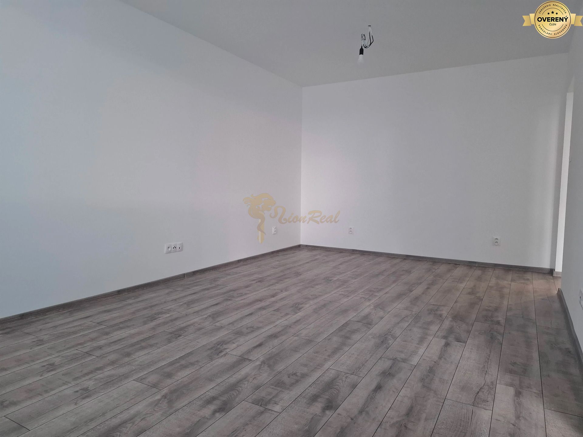 Veľký 3-izb. byt na Trávnikoch s balkónom, novozrekonštruovaný – foto 5