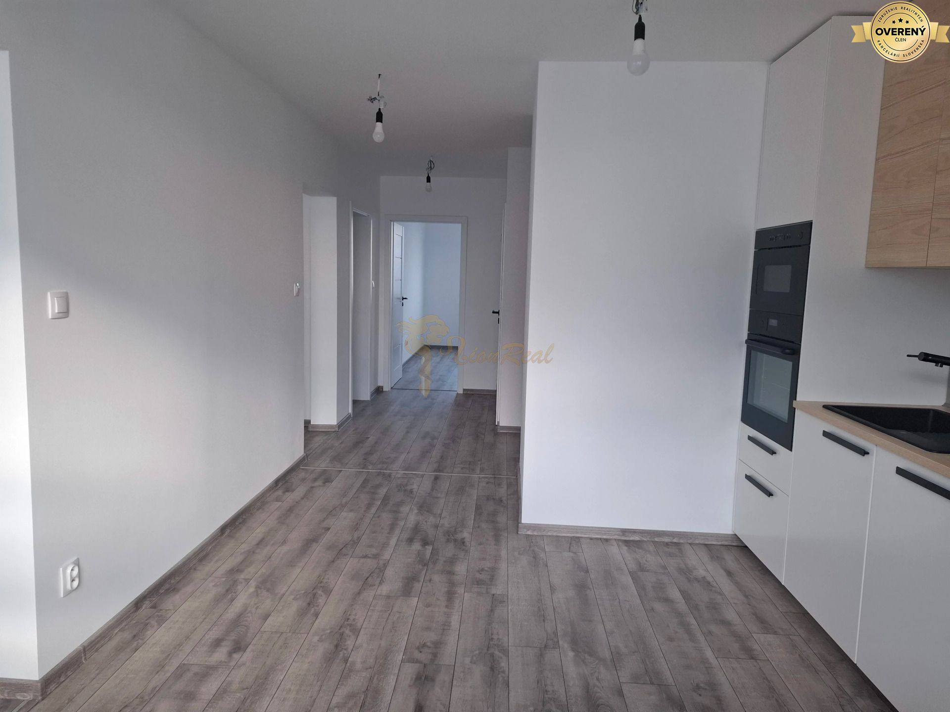 Veľký 3-izb. byt na Trávnikoch s balkónom, novozrekonštruovaný – foto 2