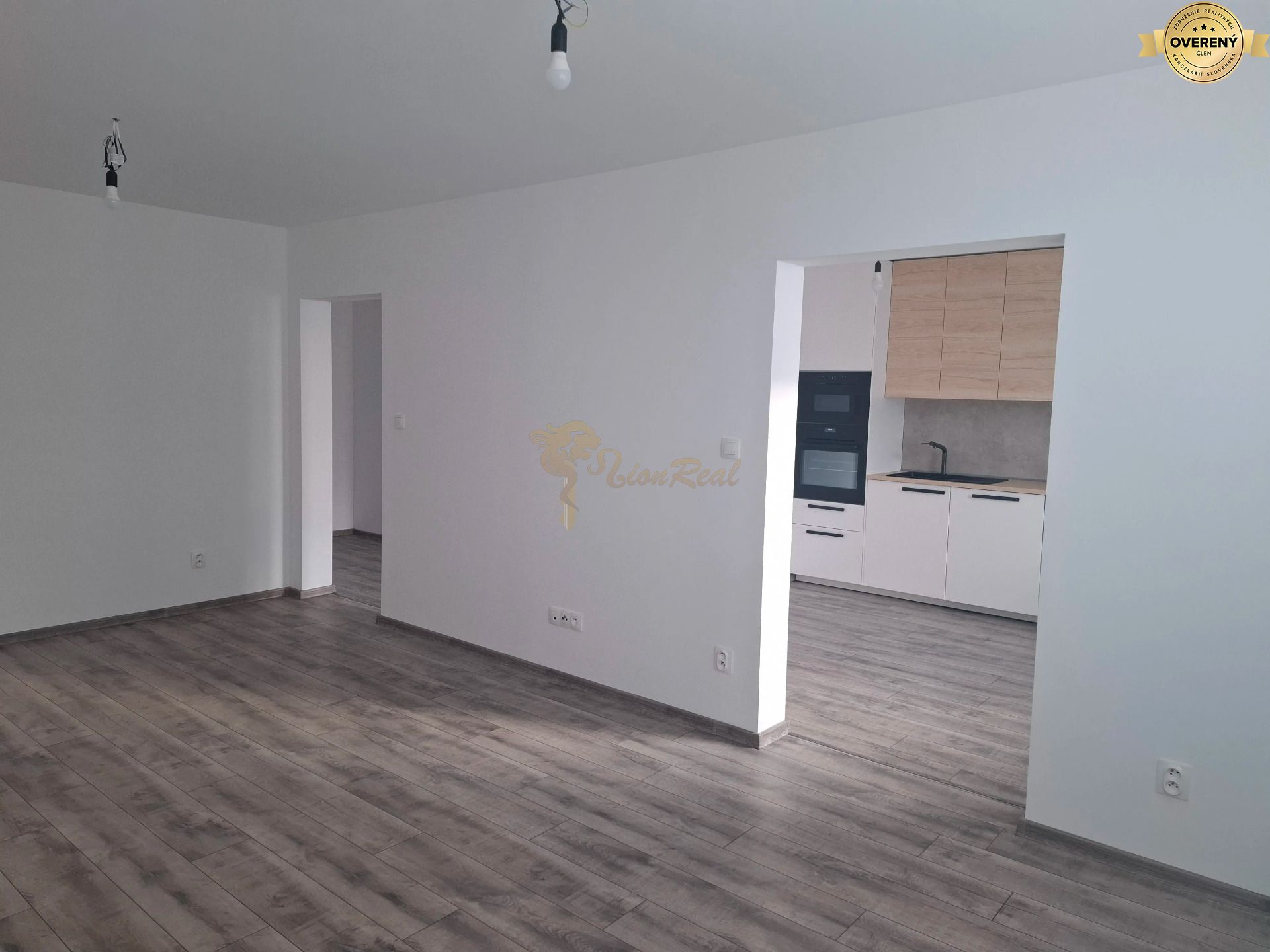 Veľký 3-izb. byt na Trávnikoch s balkónom, novozrekonštruovaný – foto 6