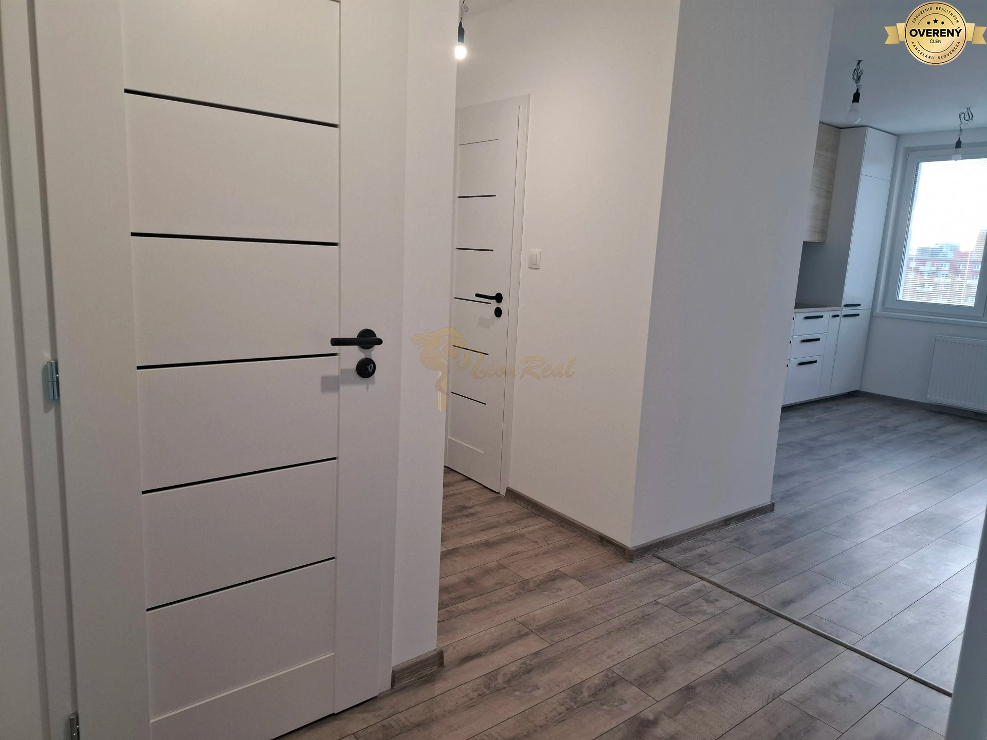 Veľký 3-izb. byt na Trávnikoch s balkónom, novozrekonštruovaný – foto 7
