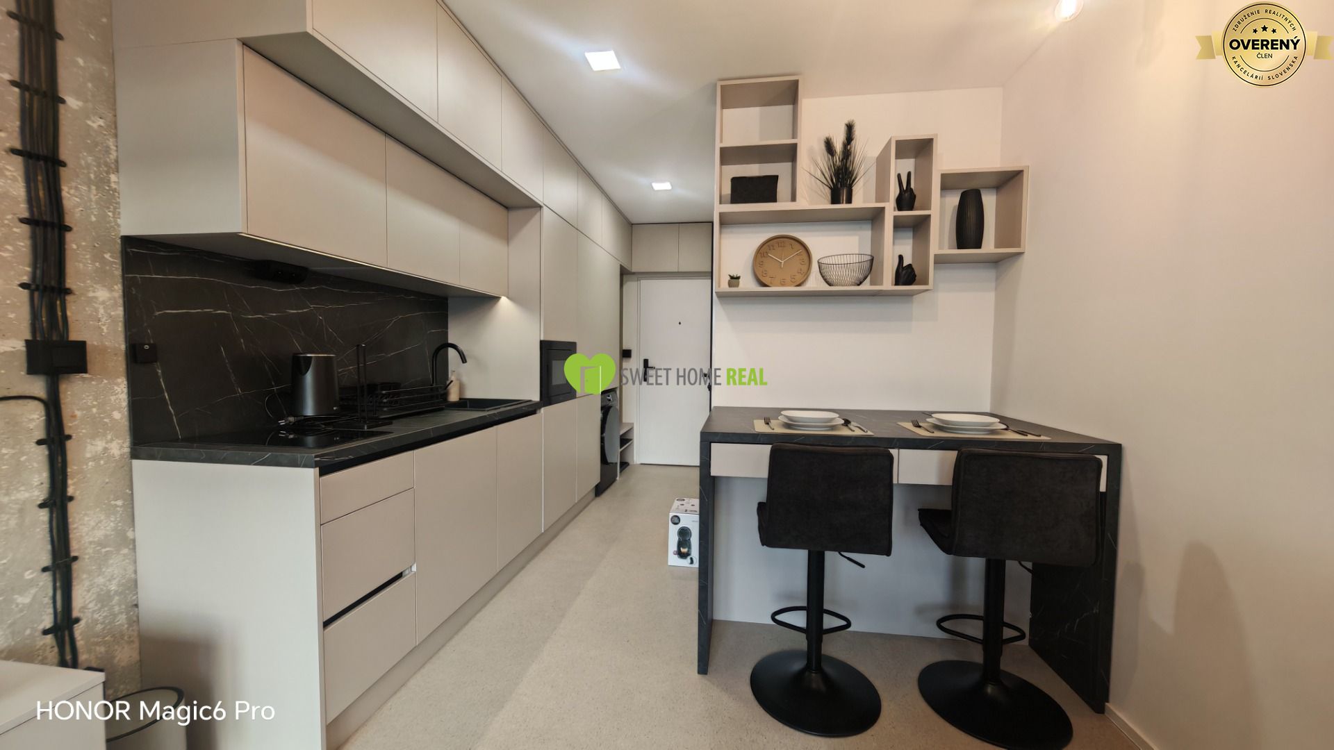 TOP! LUXURY Modern fully furnished 1-bedroom apartmen Košice- Terasa – foto 8