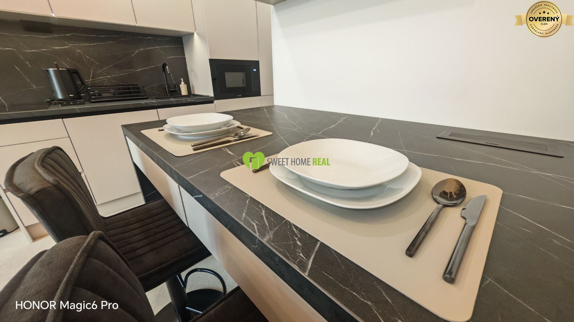 TOP! LUXURY Modern fully furnished 1-bedroom apartmen Košice- Terasa – foto 7