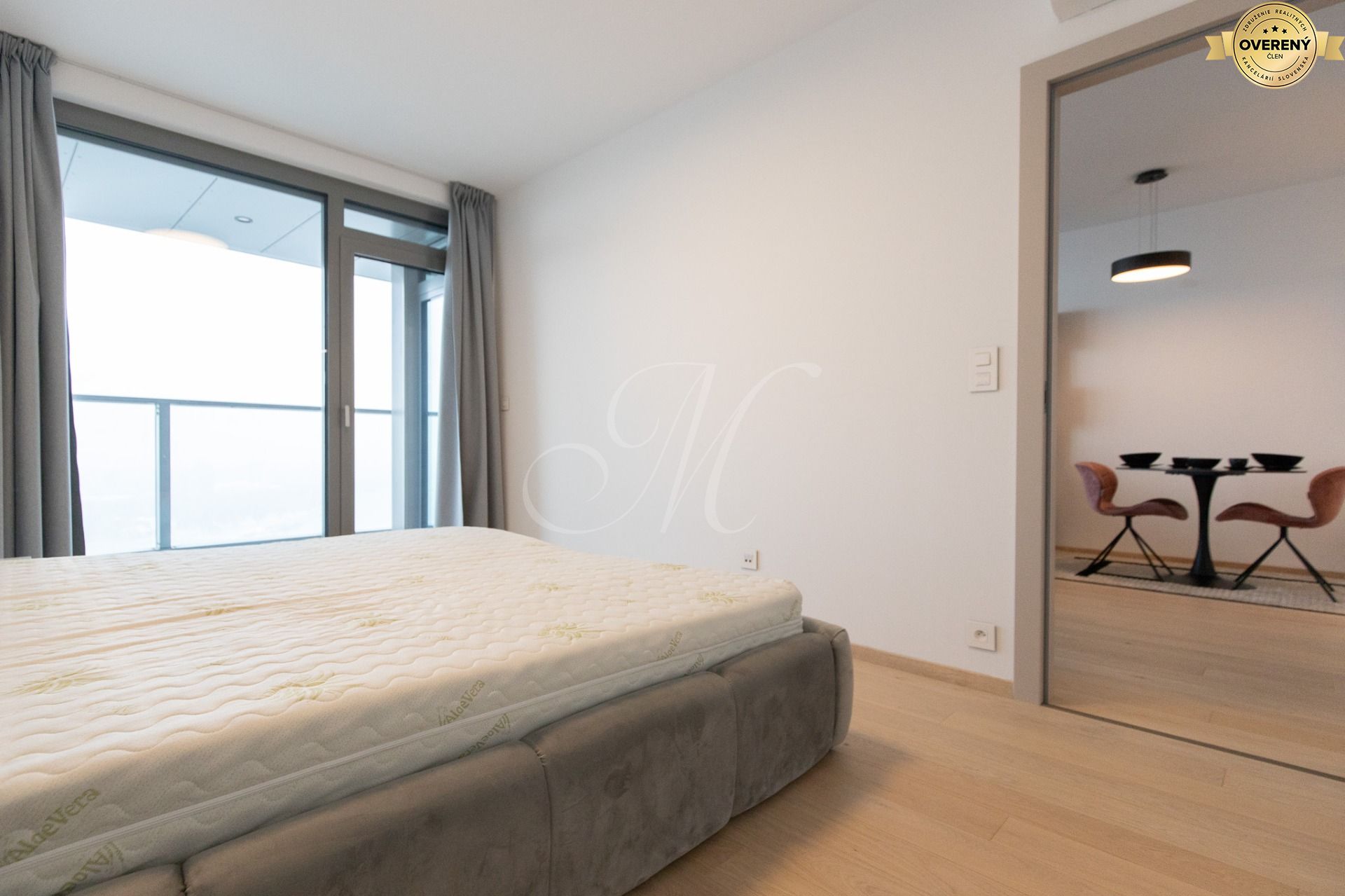 Nadštandardný 2i byt s výhľadom v Eurovea Tower – foto 9