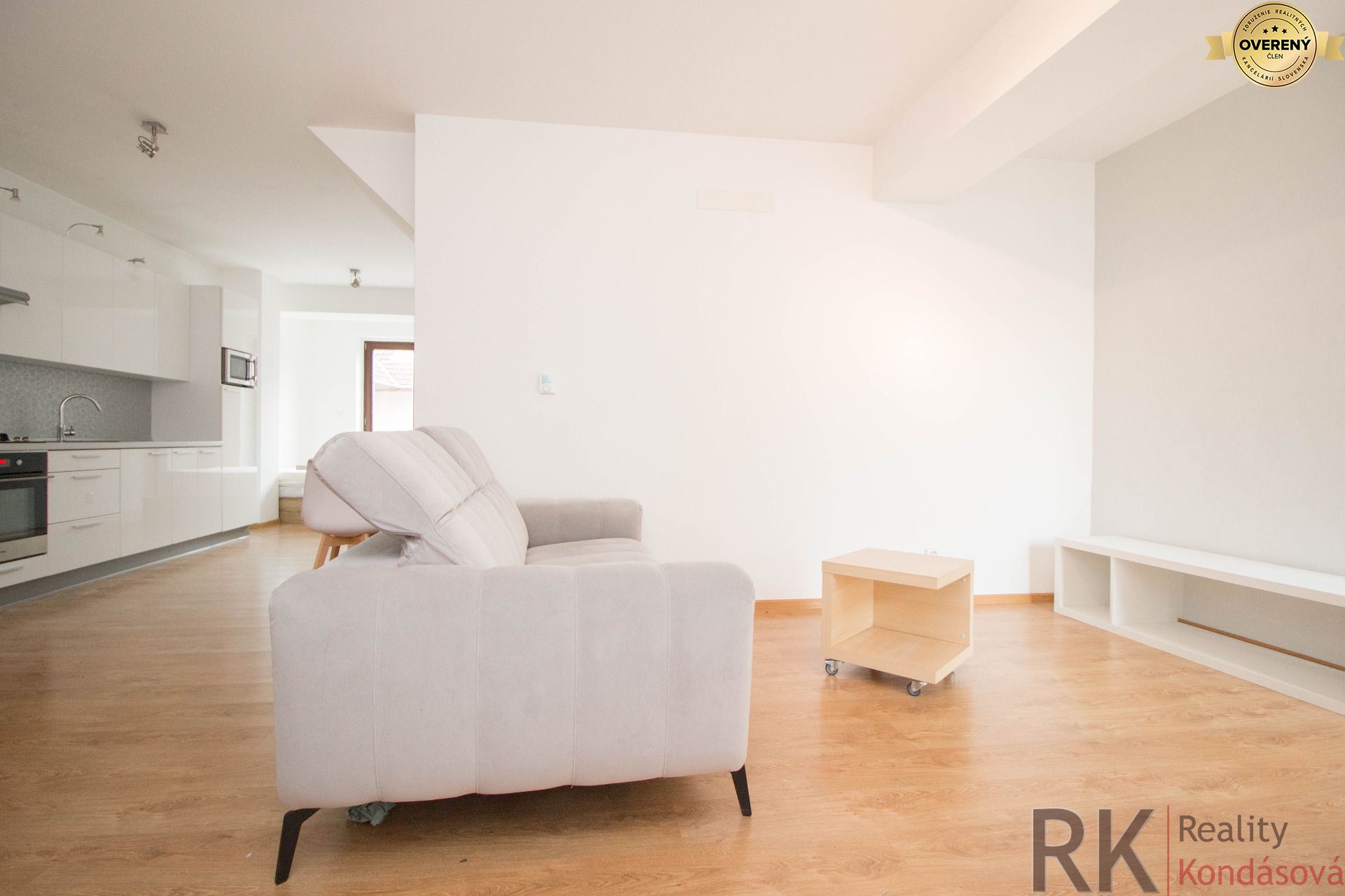 Prenájom v centre Košíc - mezonet s balkónom a výťahom – foto 8
