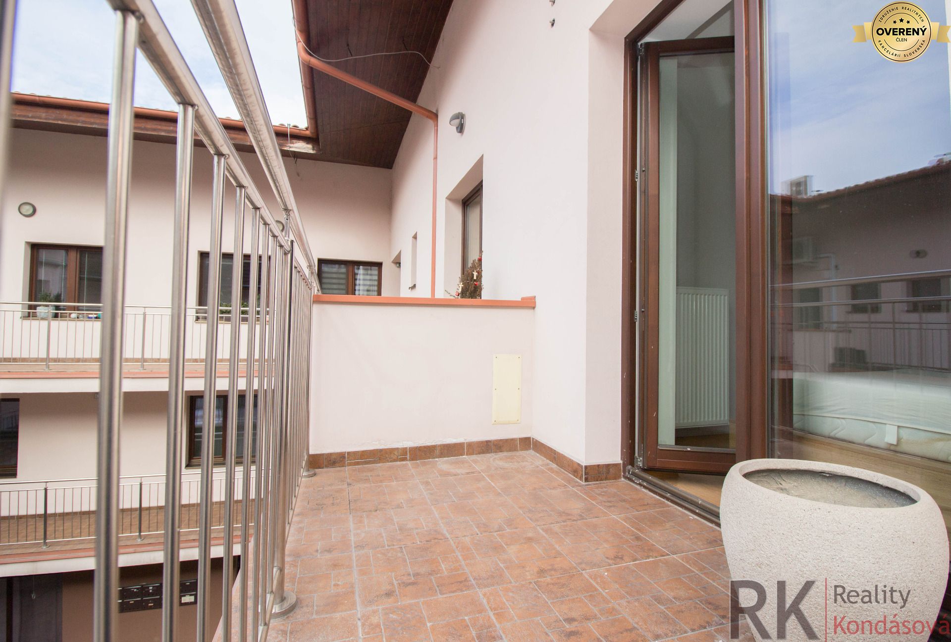Prenájom v centre Košíc - mezonet s balkónom a výťahom – foto 5