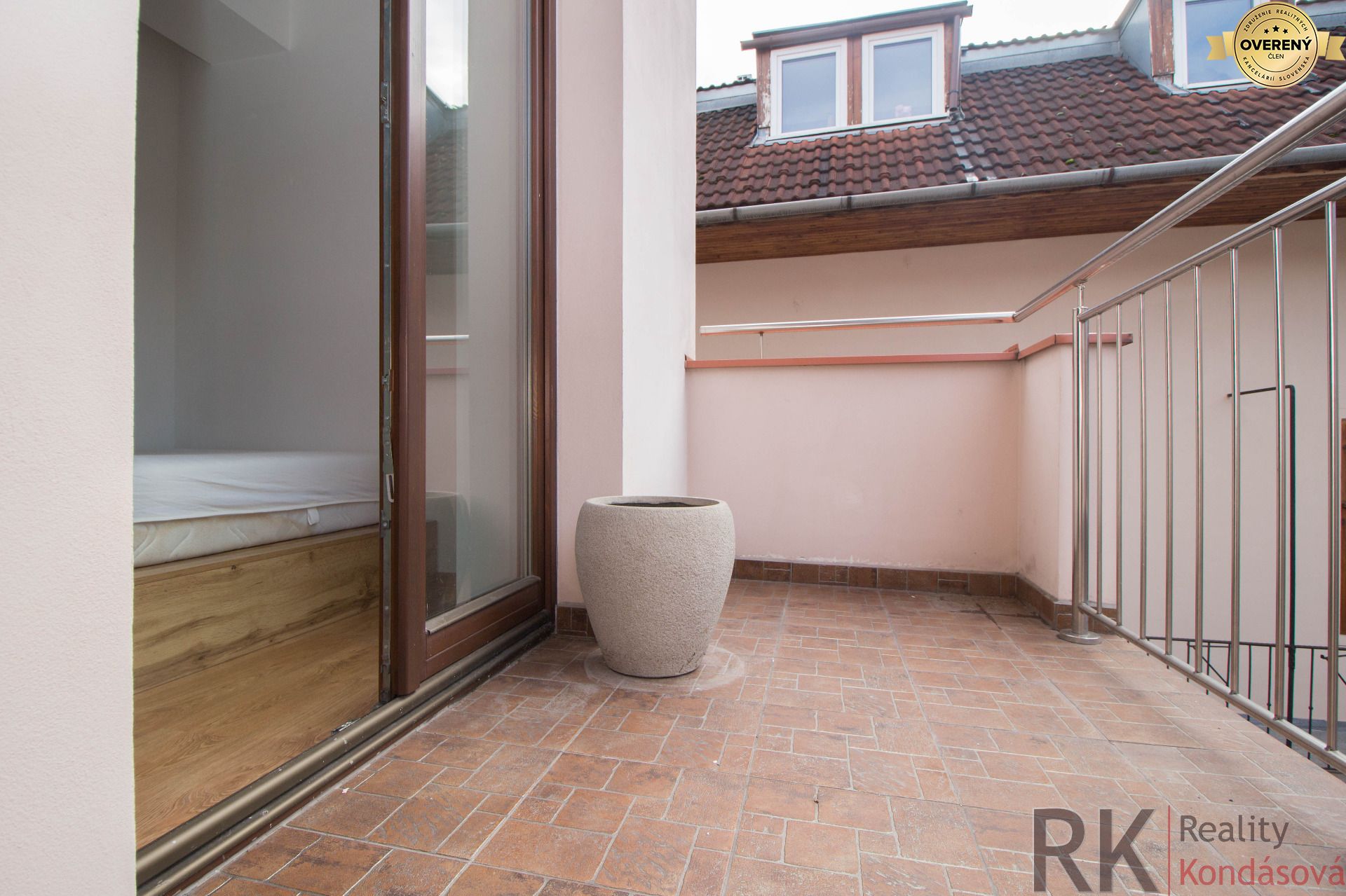 Prenájom v centre Košíc - mezonet s balkónom a výťahom – foto 4