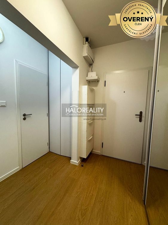 Prenájom, dvojizbový klimatizovaný byt s garážovým s... – foto 2