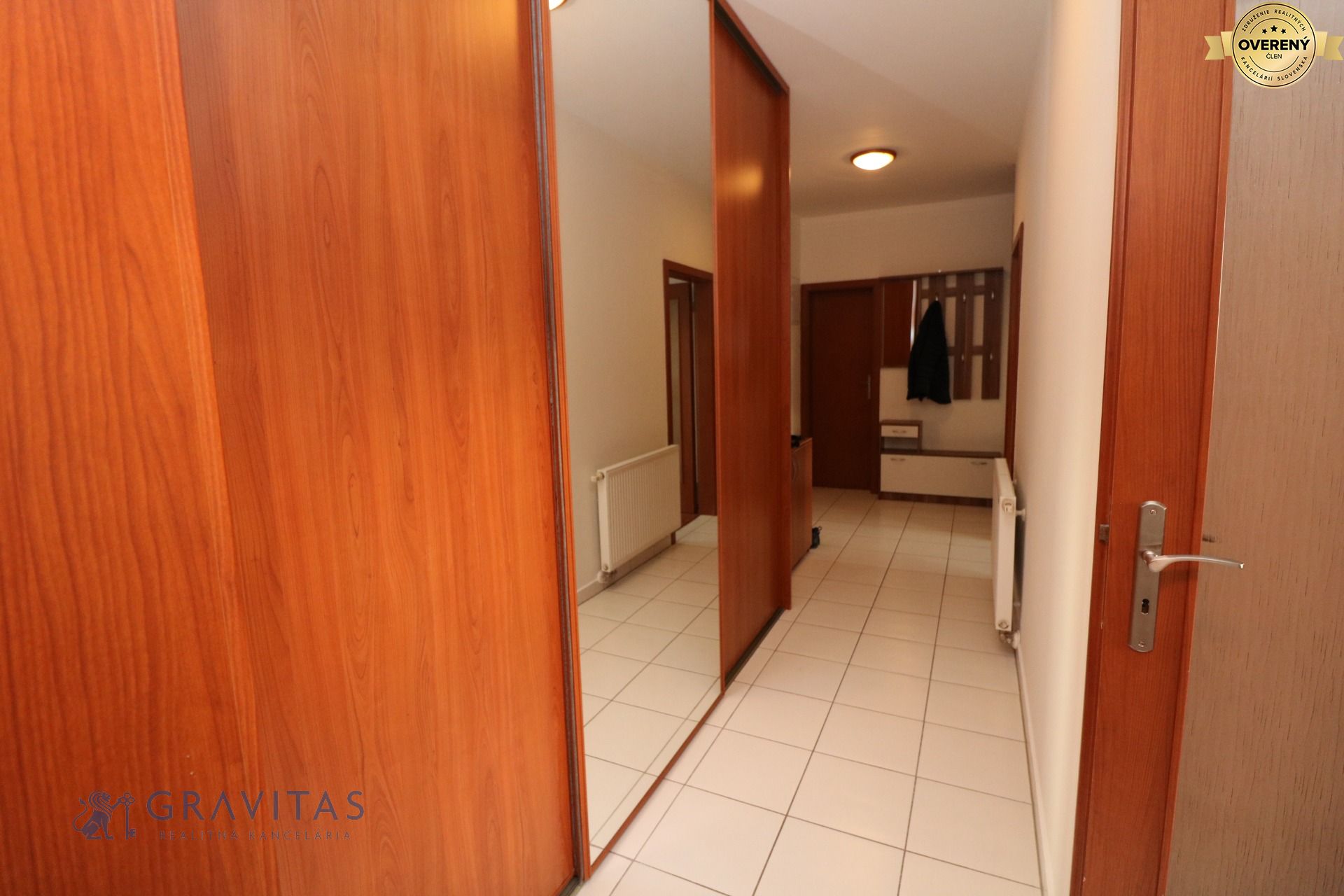 Rezervácia_Prenájom priestranného 2-izb.bytu s garážou – foto 10
