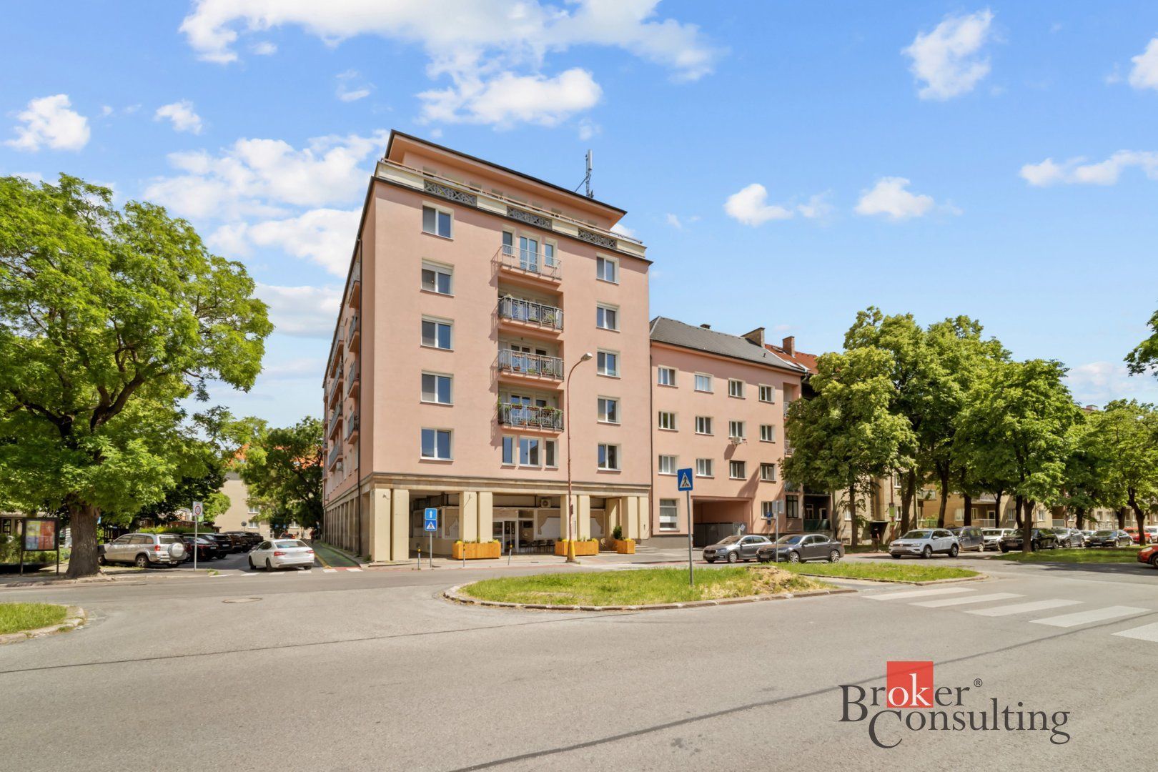 Veľkorysý 4 izbový byt na Dulovom námestí - Nivy, Bratislava – foto 3