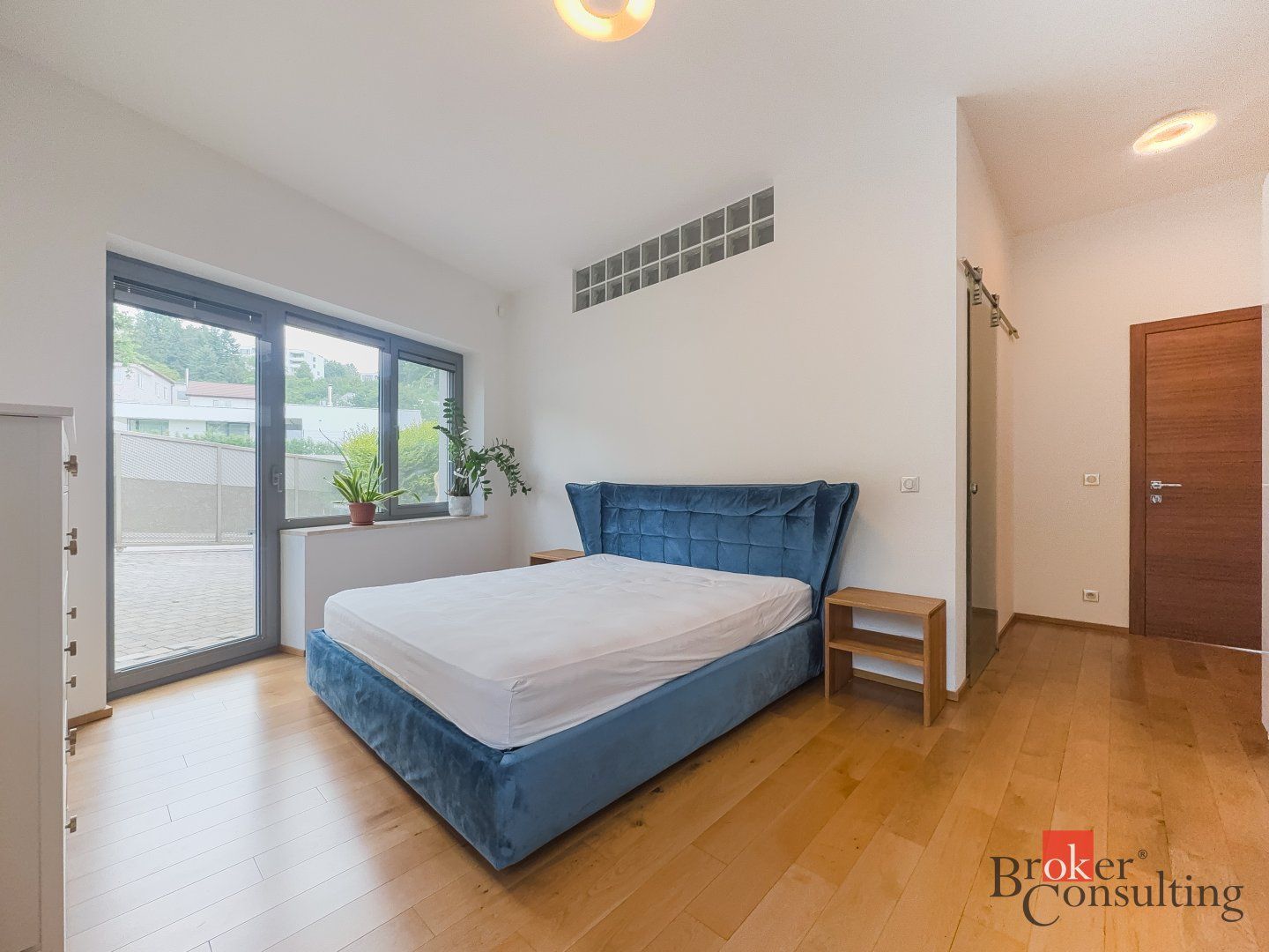 Luxusný 5i byt s terasou a garážou na Hradnom kopci – foto 9