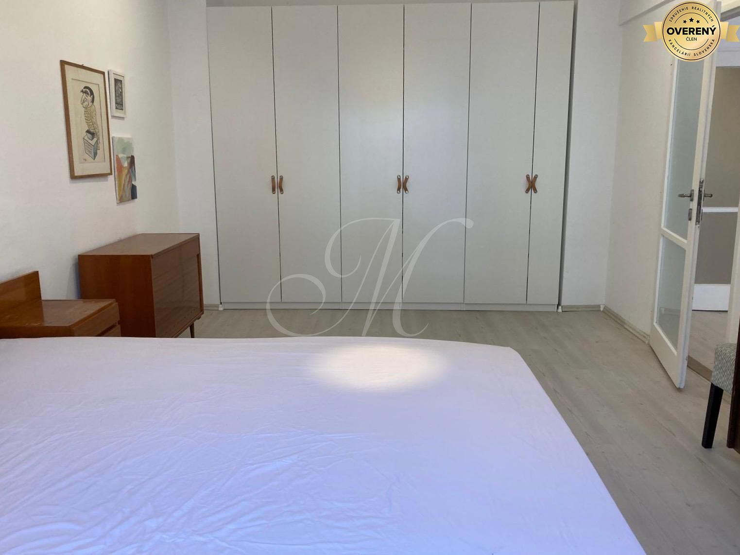 Svetlý 2i byt s 2 balkónmi, Staré Mesto – foto 9