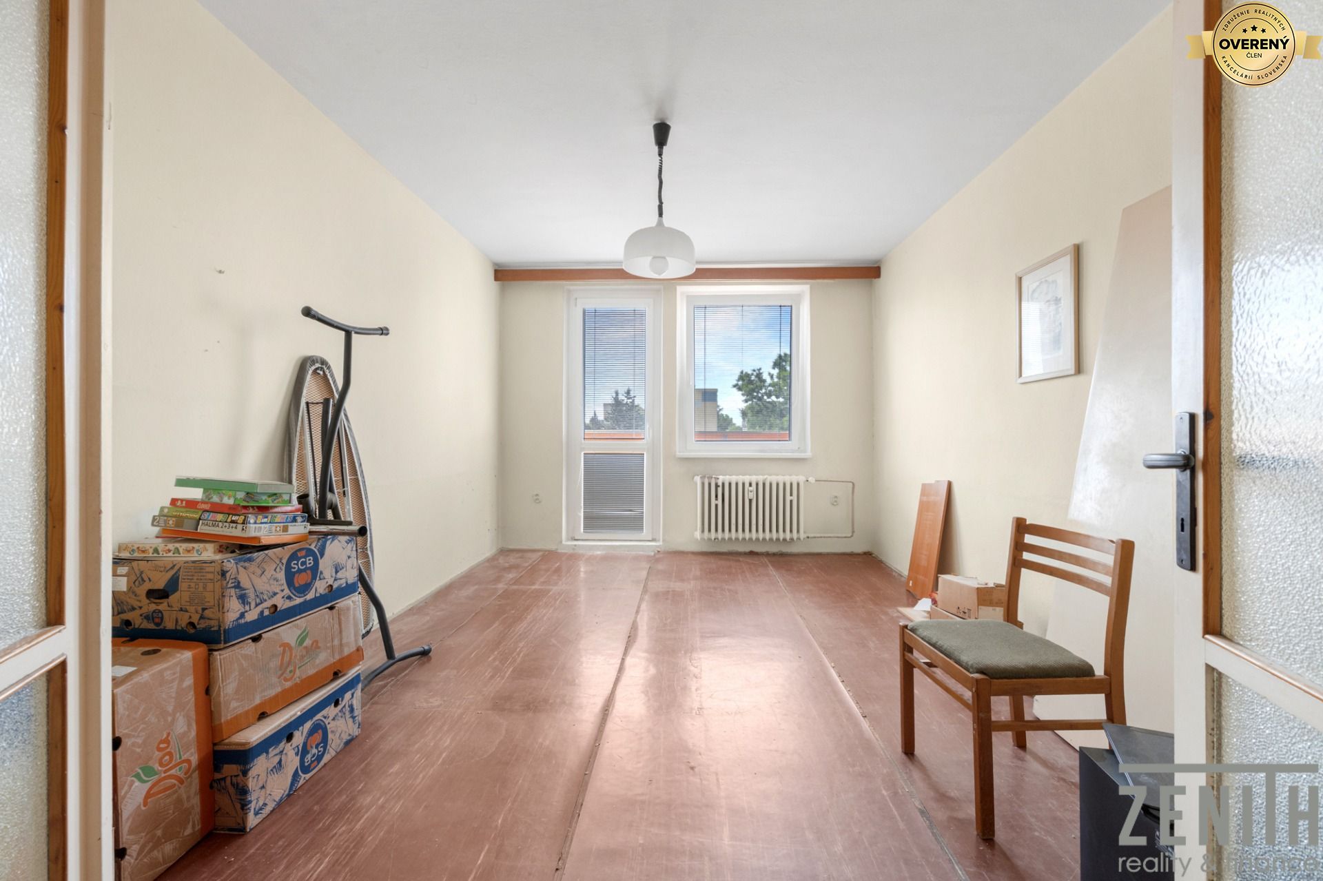 Priestranný 3-izbový byt s balkónom a potenciálom rekonštrukcie – foto 2